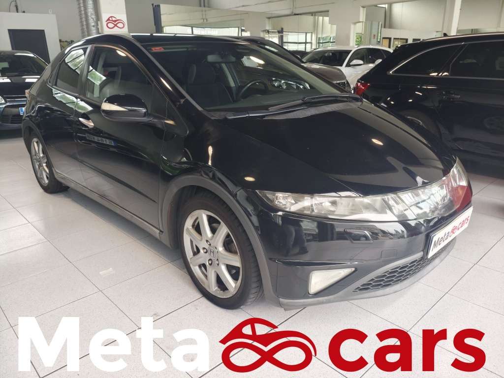 Honda Civic 1.8 i-VTEC Executive - foto 1