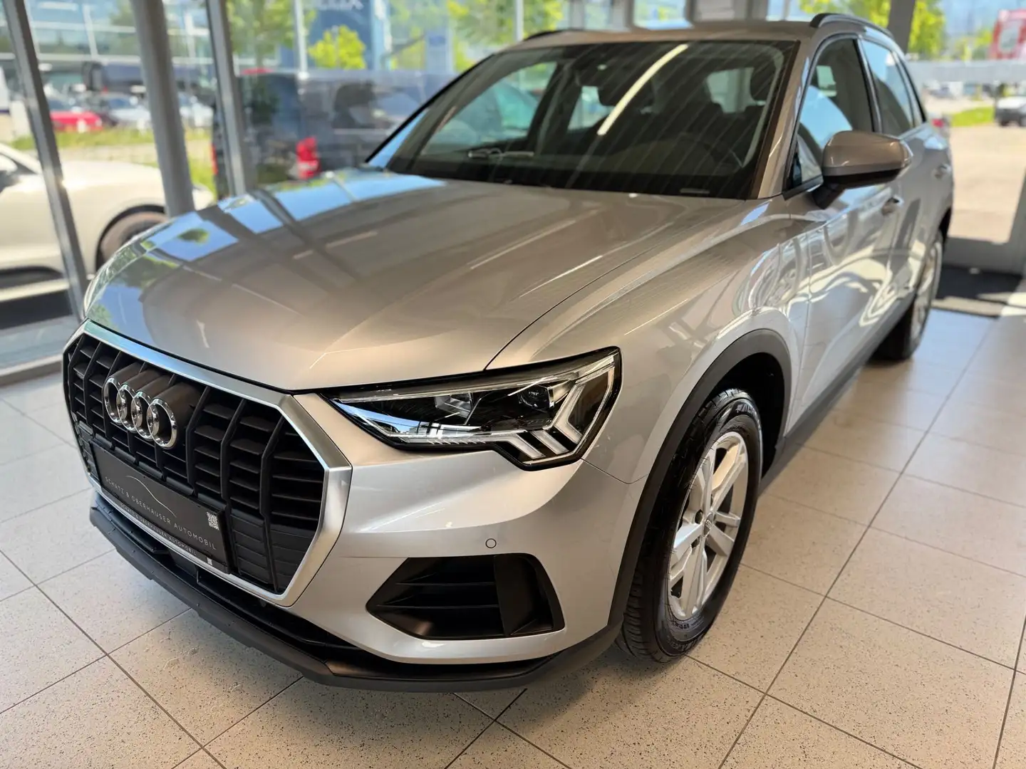 Audi Q3 35 TDI quattro Automatik Silber - 1