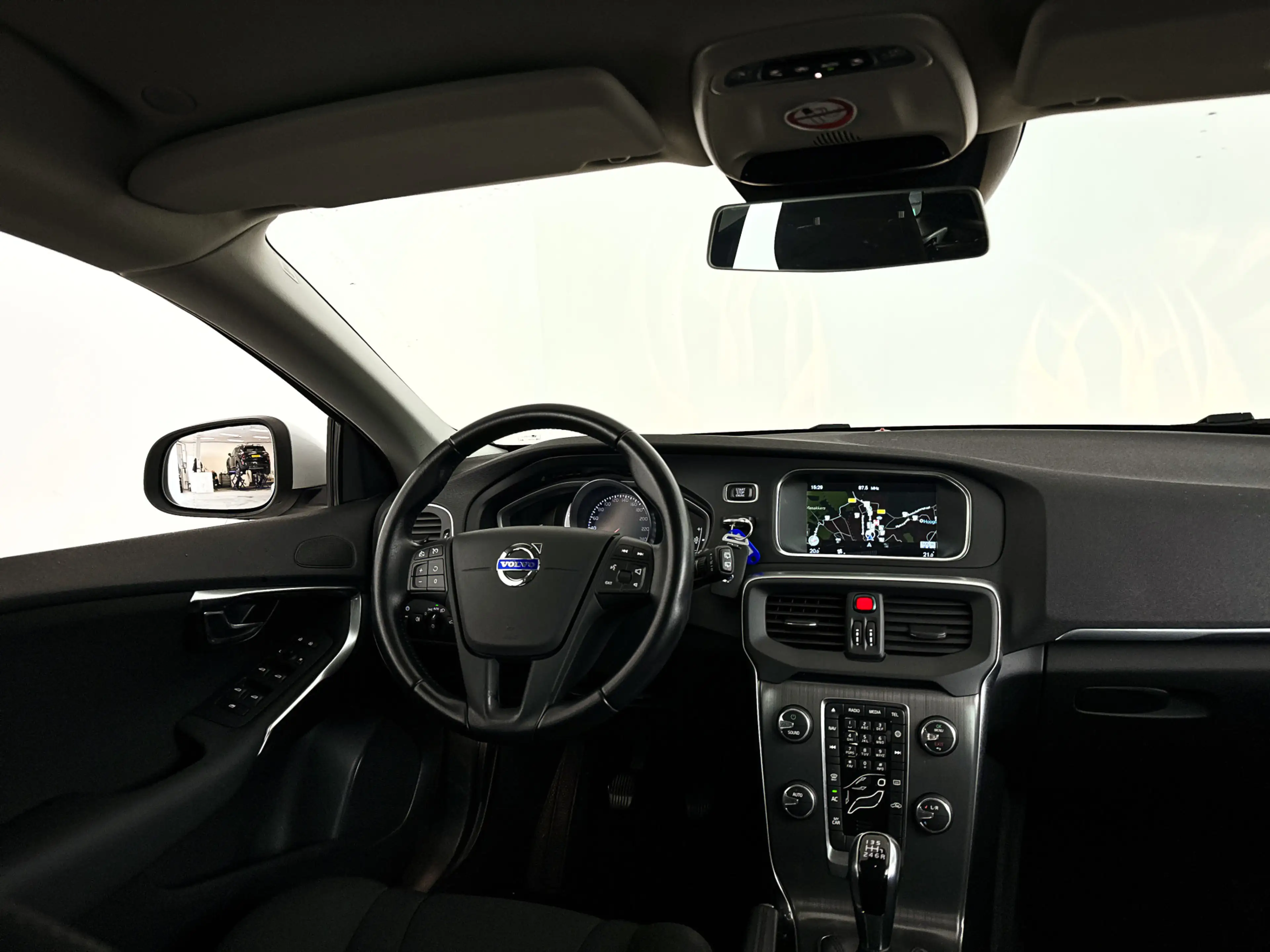 Volvo V40 2.0 T2 Nordic | Park assist | Airco | Cruise contr — photo 7