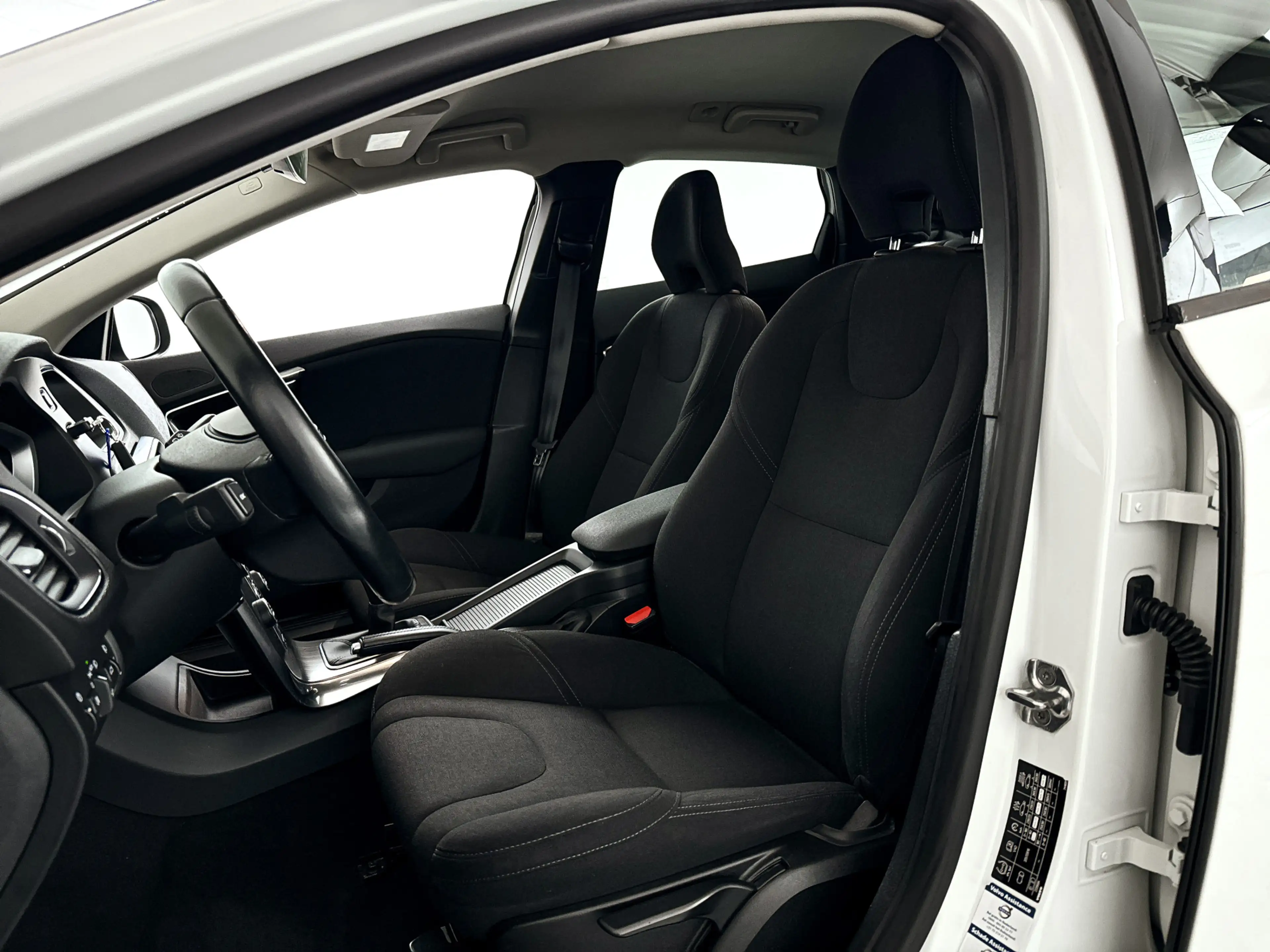 Volvo V40 2.0 T2 Nordic | Park assist | Airco | Cruise contr — photo 6