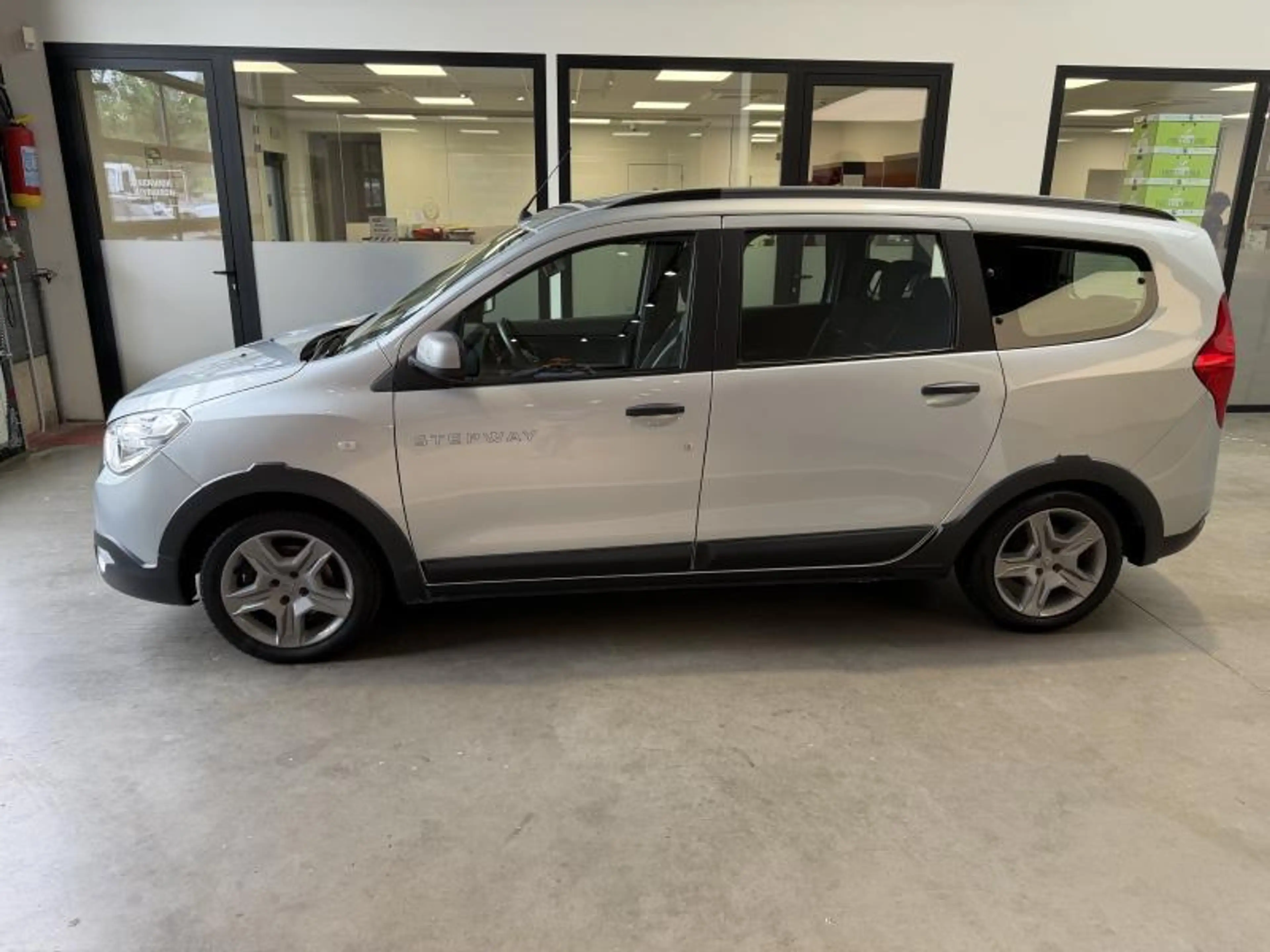 Dacia Lodgy STEPWAY TCE 130 7PL. — photo 2