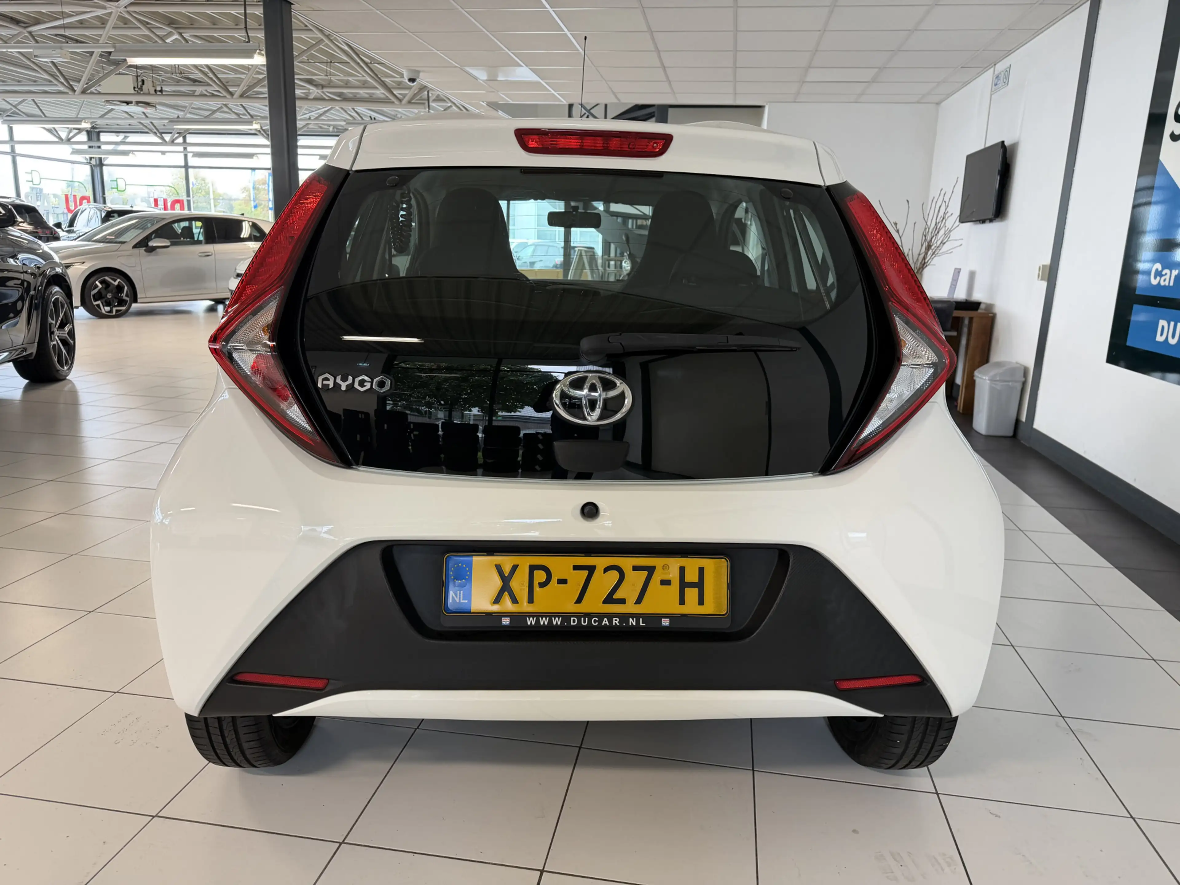 Toyota Aygo 1.0 VVT-i x-fun 5 Drs Airco / — photo 4