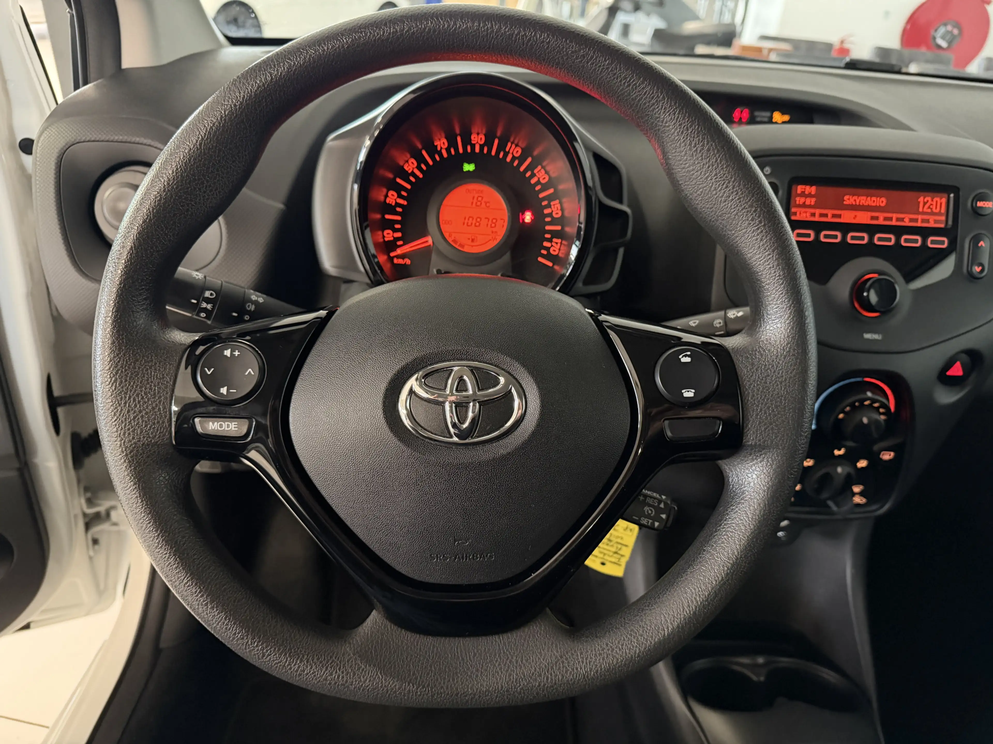 Toyota Aygo 1.0 VVT-i x-fun 5 Drs Airco / — photo 10