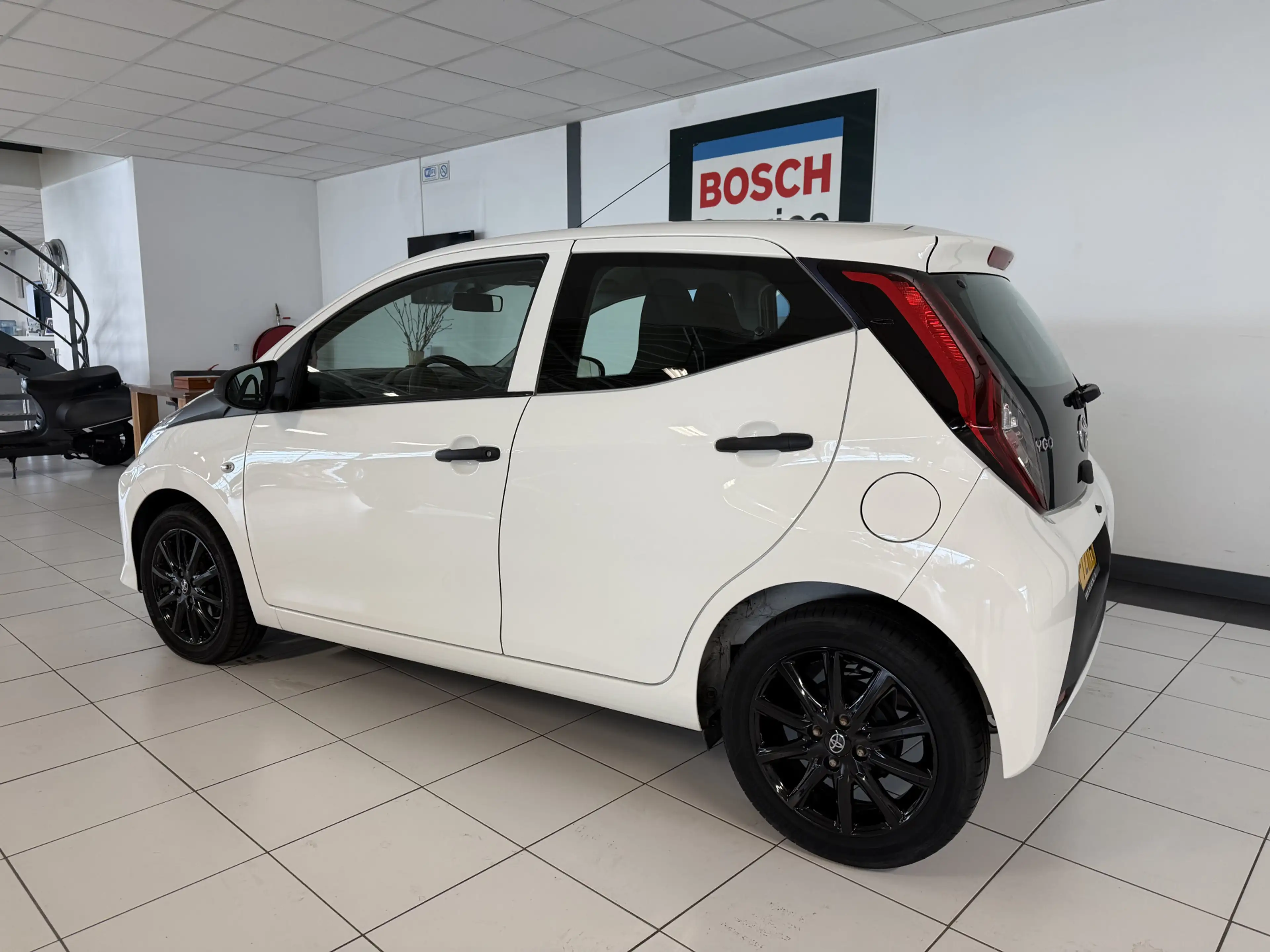 Toyota Aygo 1.0 VVT-i x-fun 5 Drs Airco / — photo 3