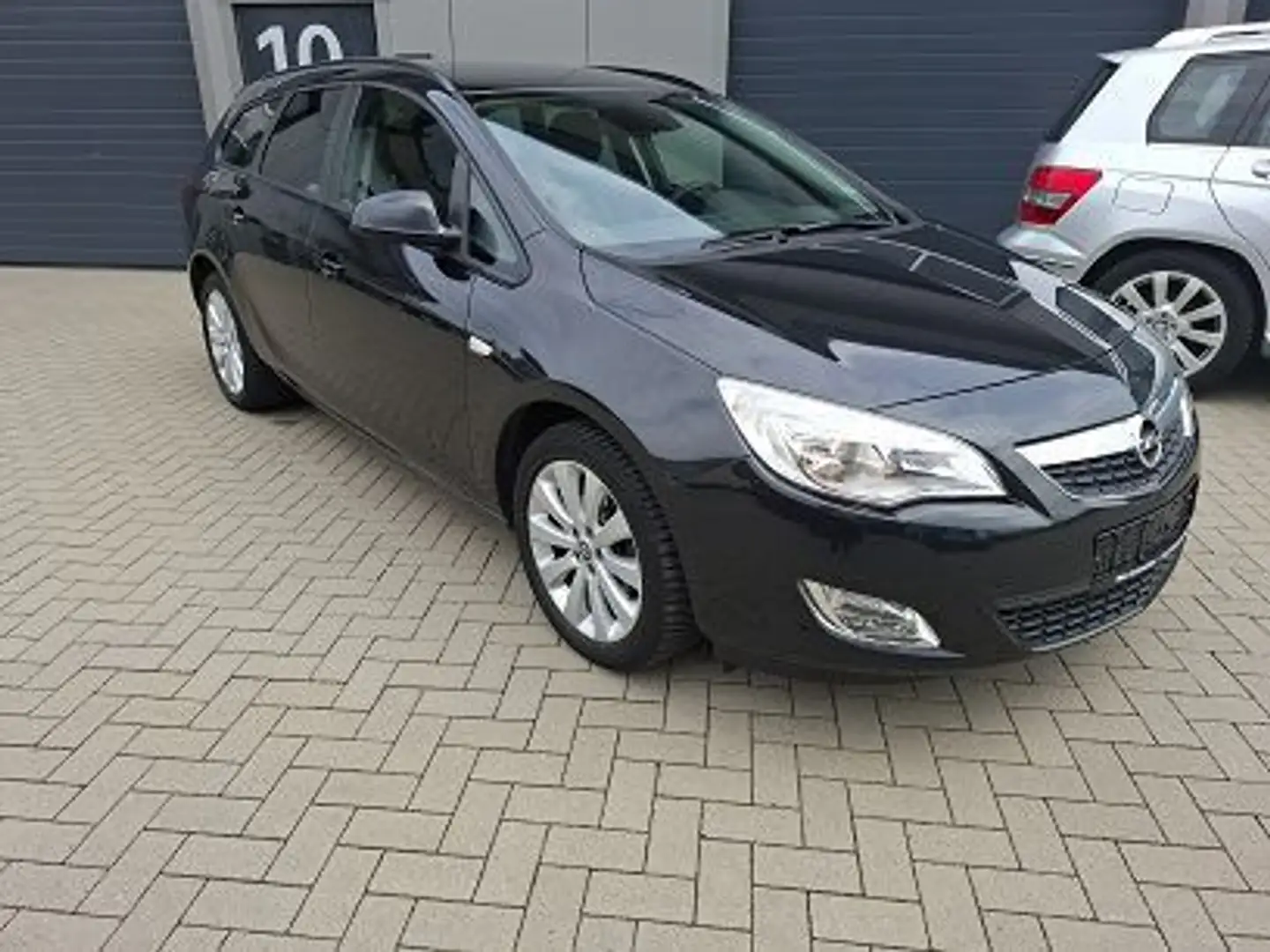 Opel Astra J Sports Tourer Edition Top Fzg. Schwarz - 2