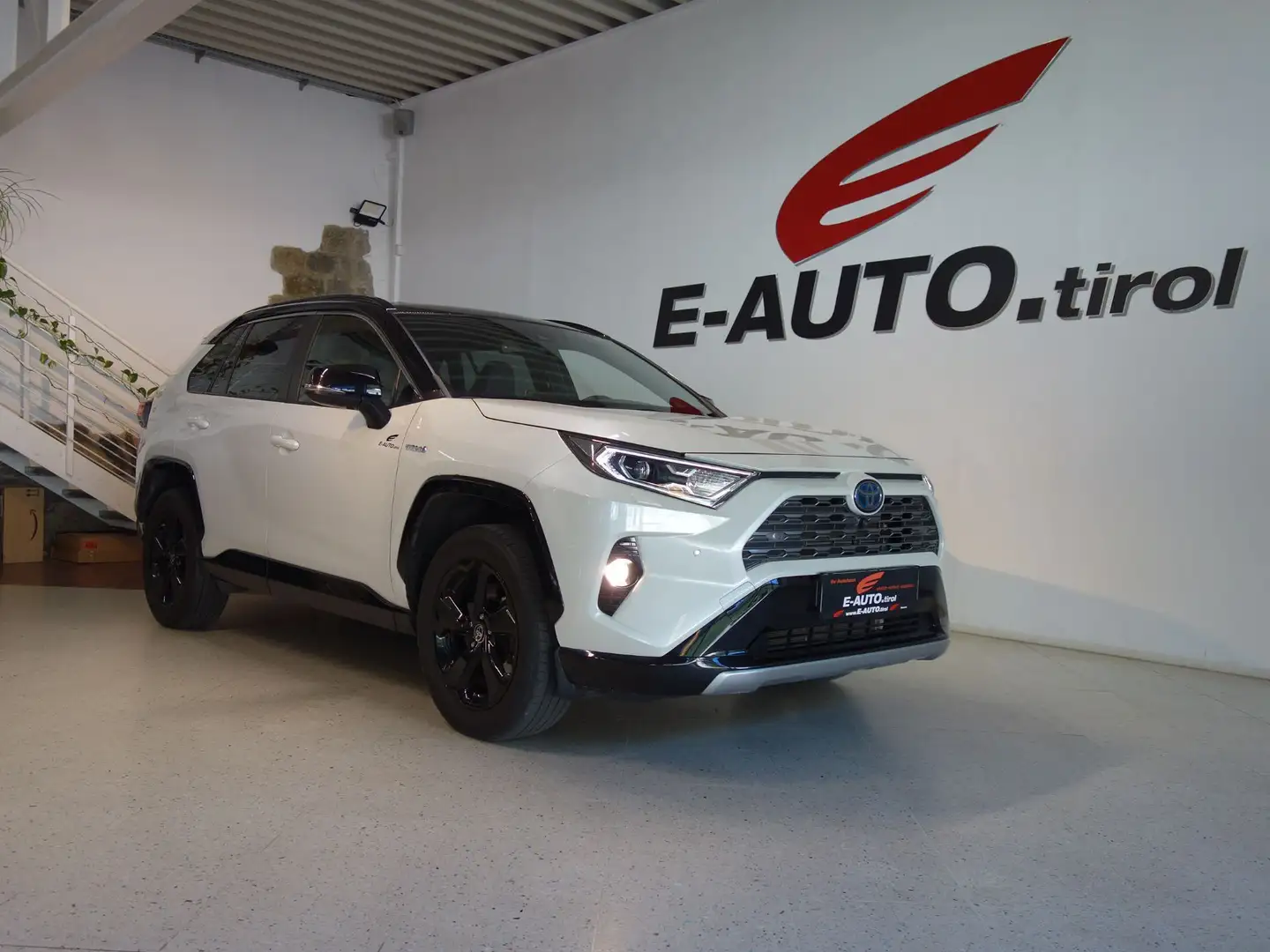 Toyota RAV 4 2,5 Hybrid AWD *BLACK&WHITE *AHK *ASSISTENZ *TOP Weiß - 1