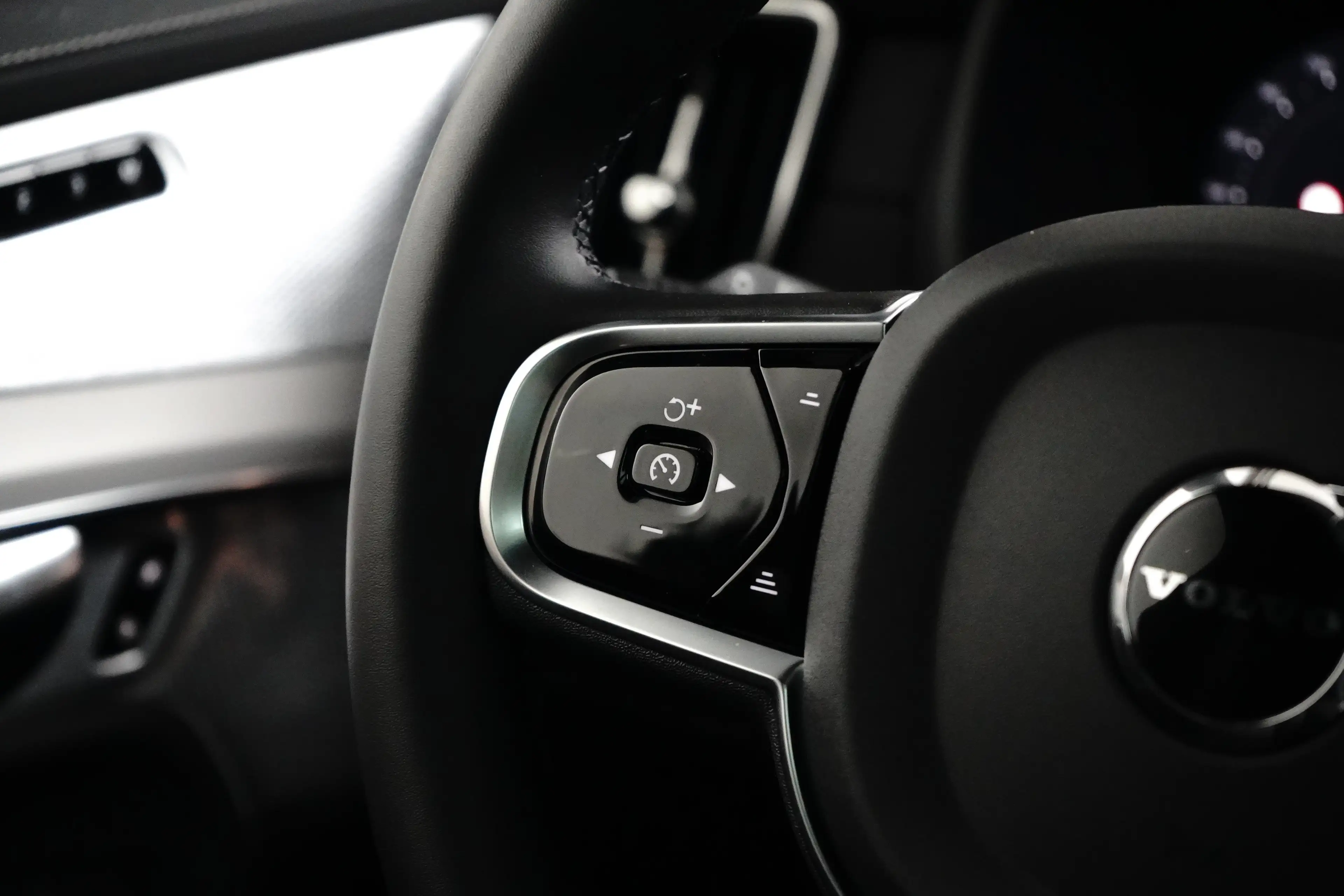 Volvo XC90 2.0 T8 Plug-in hybrid AWD Ultra Black Edition | Lu — photo 14