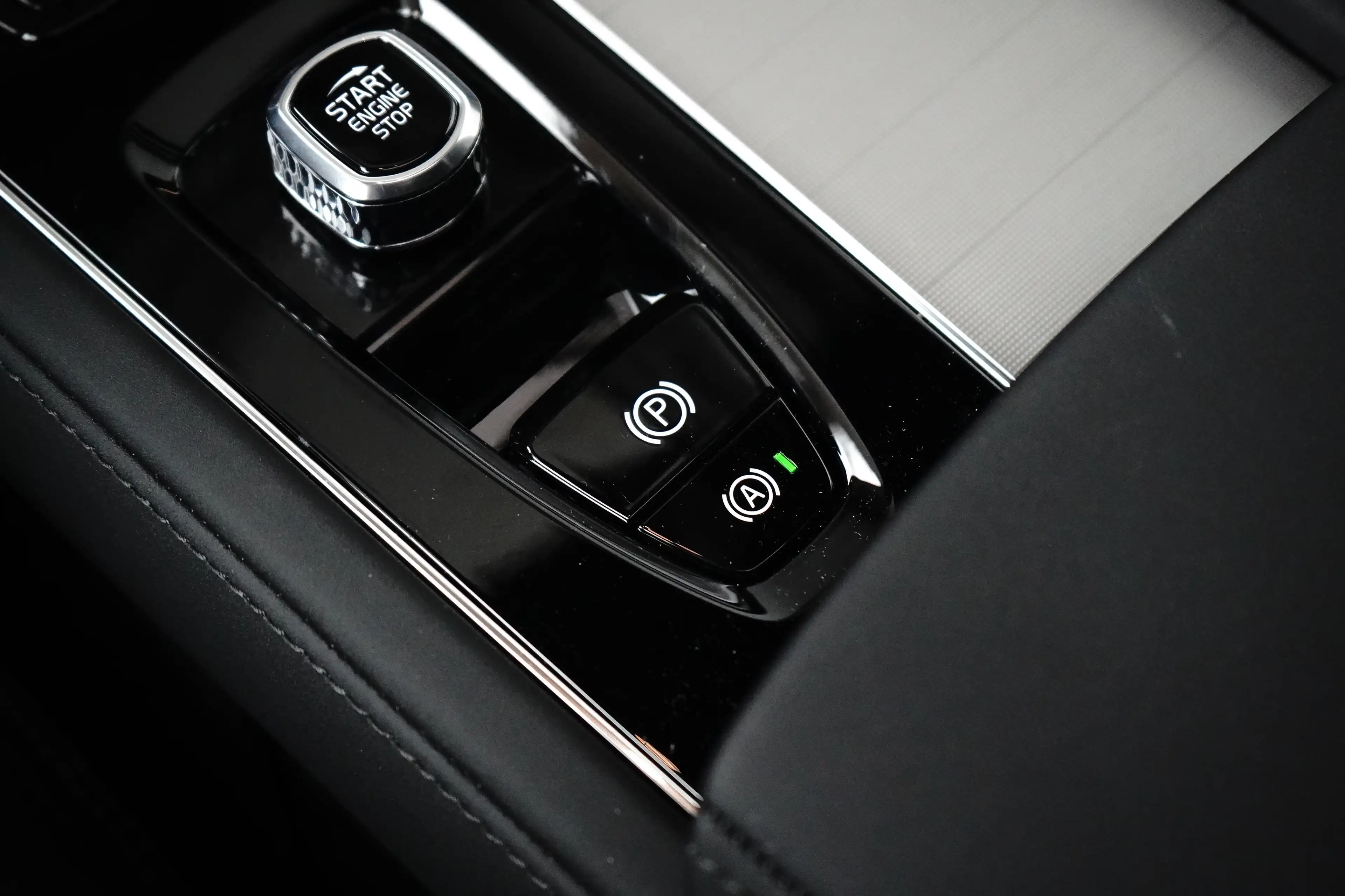 Volvo XC90 2.0 T8 Plug-in hybrid AWD Ultra Black Edition | Lu — photo 31