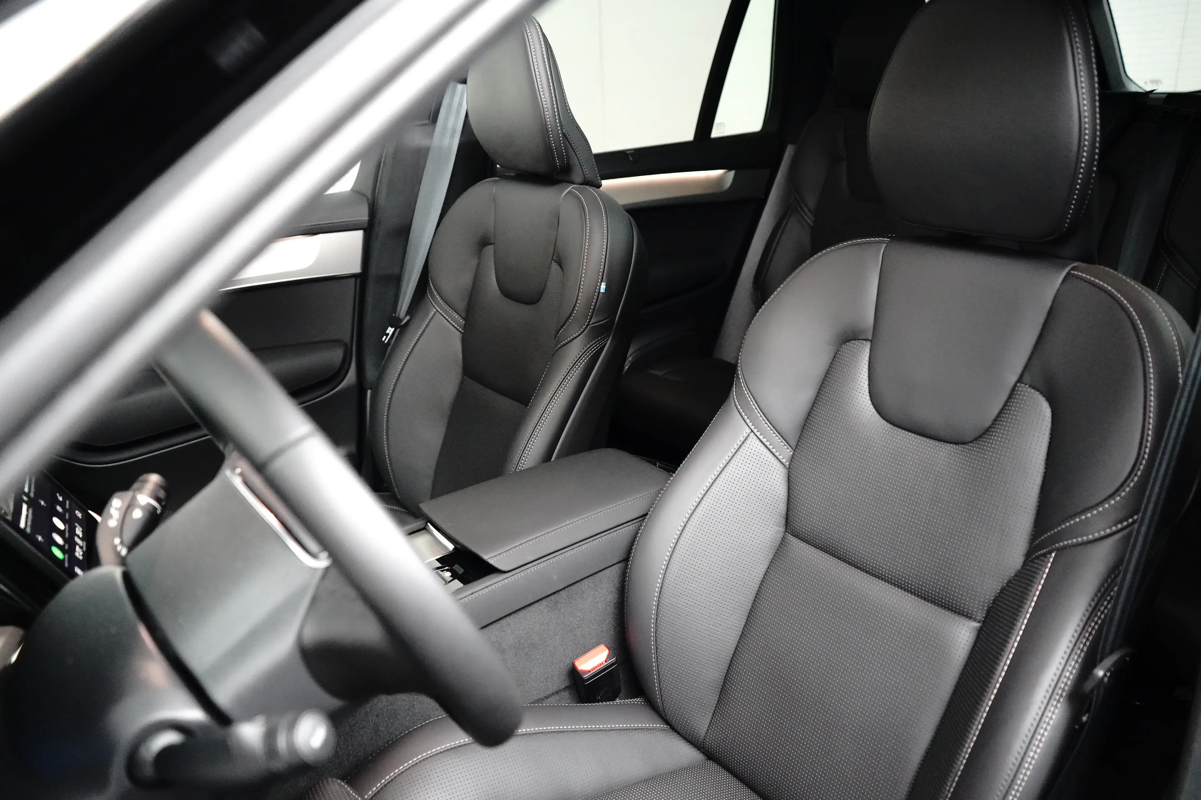 Volvo XC90 2.0 T8 Plug-in hybrid AWD Ultra Black Edition | Lu — photo 19