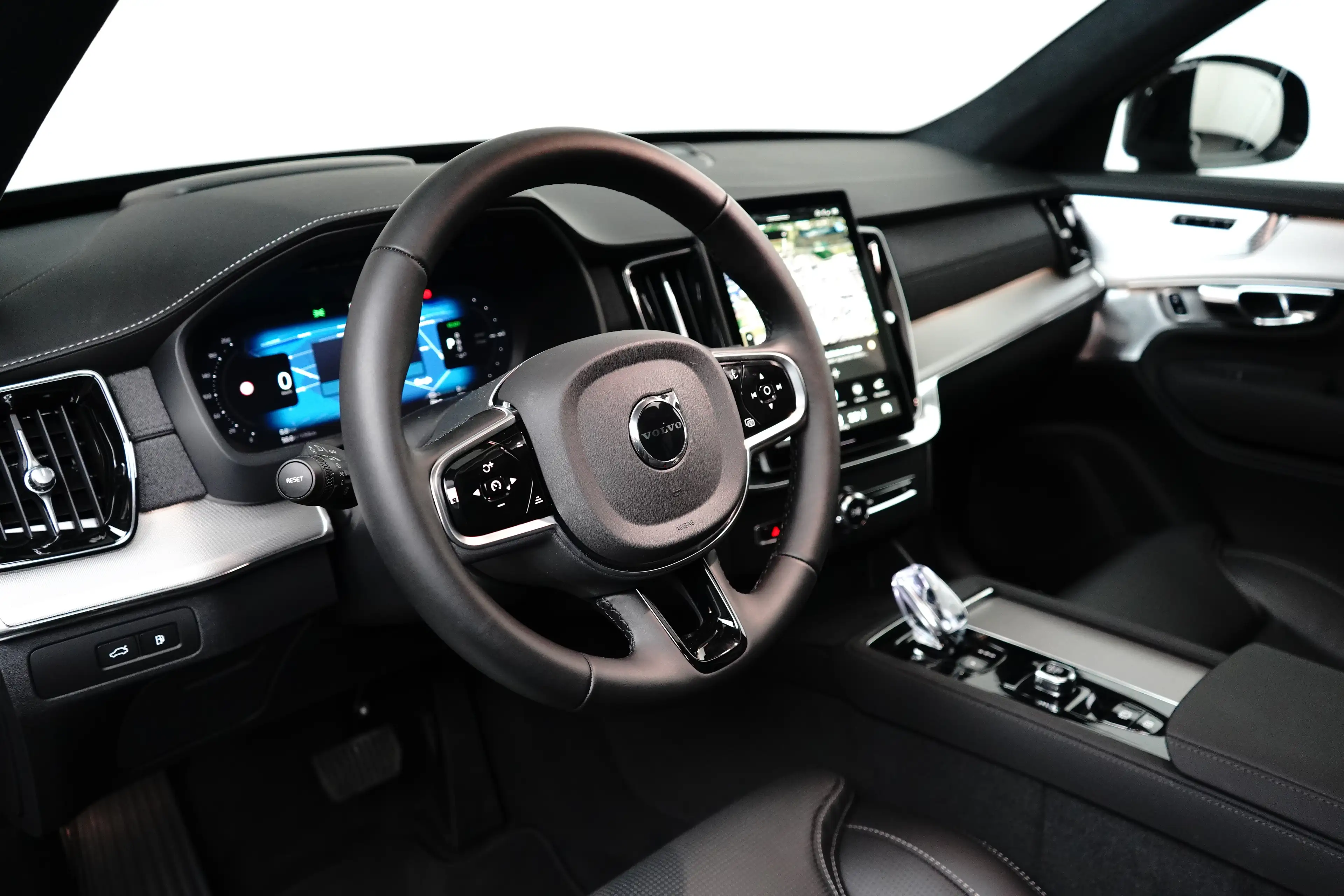 Volvo XC90 2.0 T8 Plug-in hybrid AWD Ultra Black Edition | Lu — photo 18