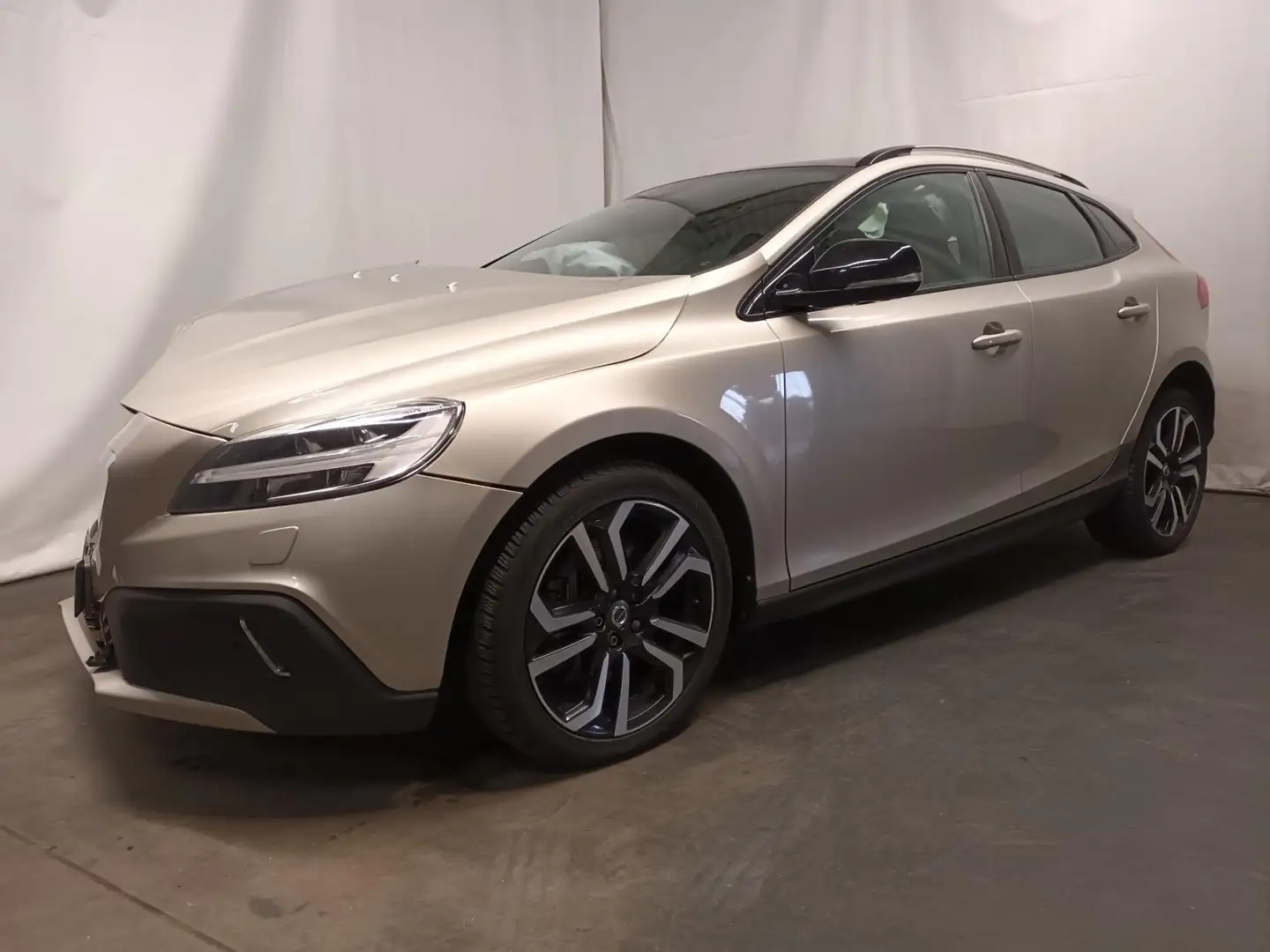 Volvo V40 Cross Country 1.5 T3 Nordic+ - Front Schade - Airbags Defect Braun - 2