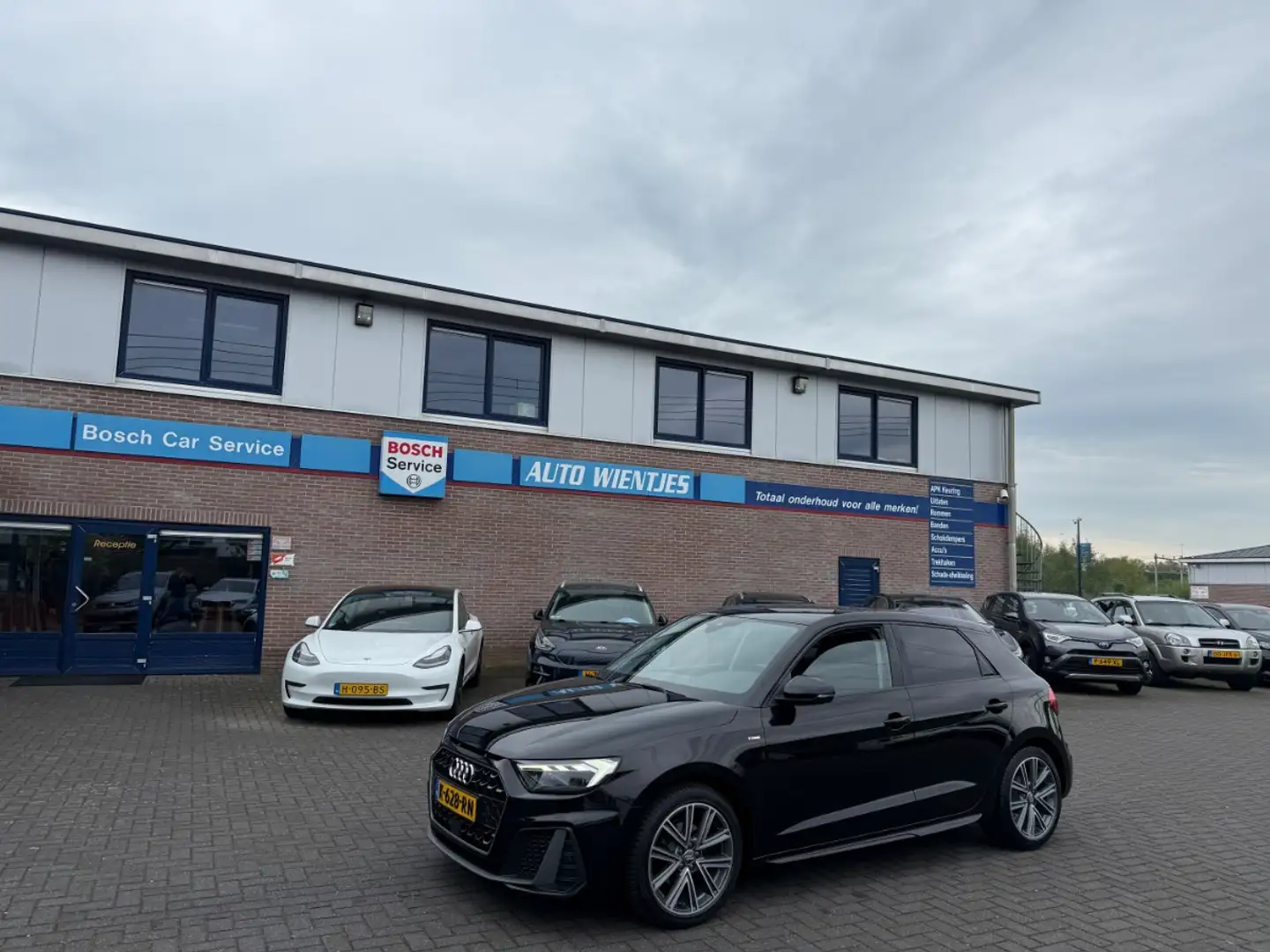 Audi A1 Sportback 30 TFSI S-tronic | Epic S-Line | Navi | Noir - 2