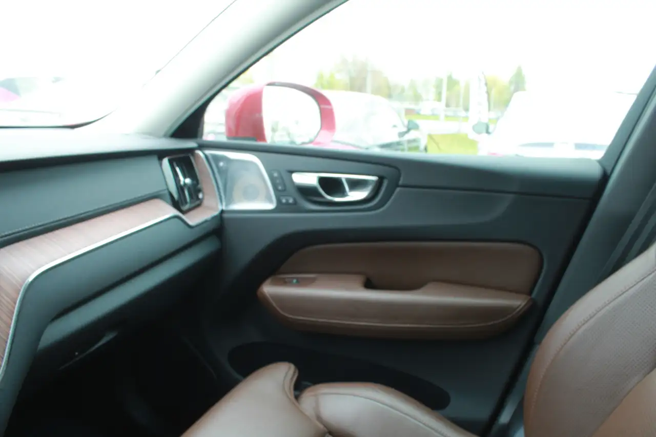 Volvo XC60 снимка Volvo XC60