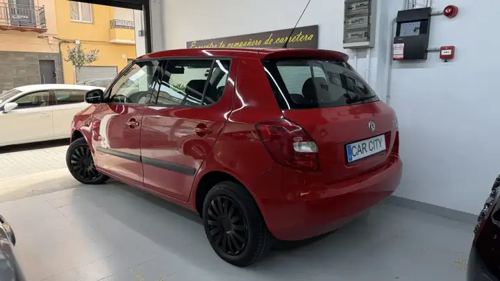 Škoda Fabia 1.2 Young 2010, foto 2