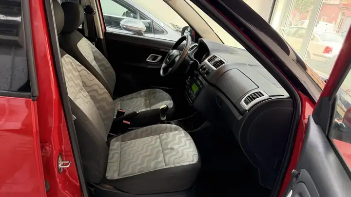 Škoda Fabia 1.2 Young 2010, foto 3