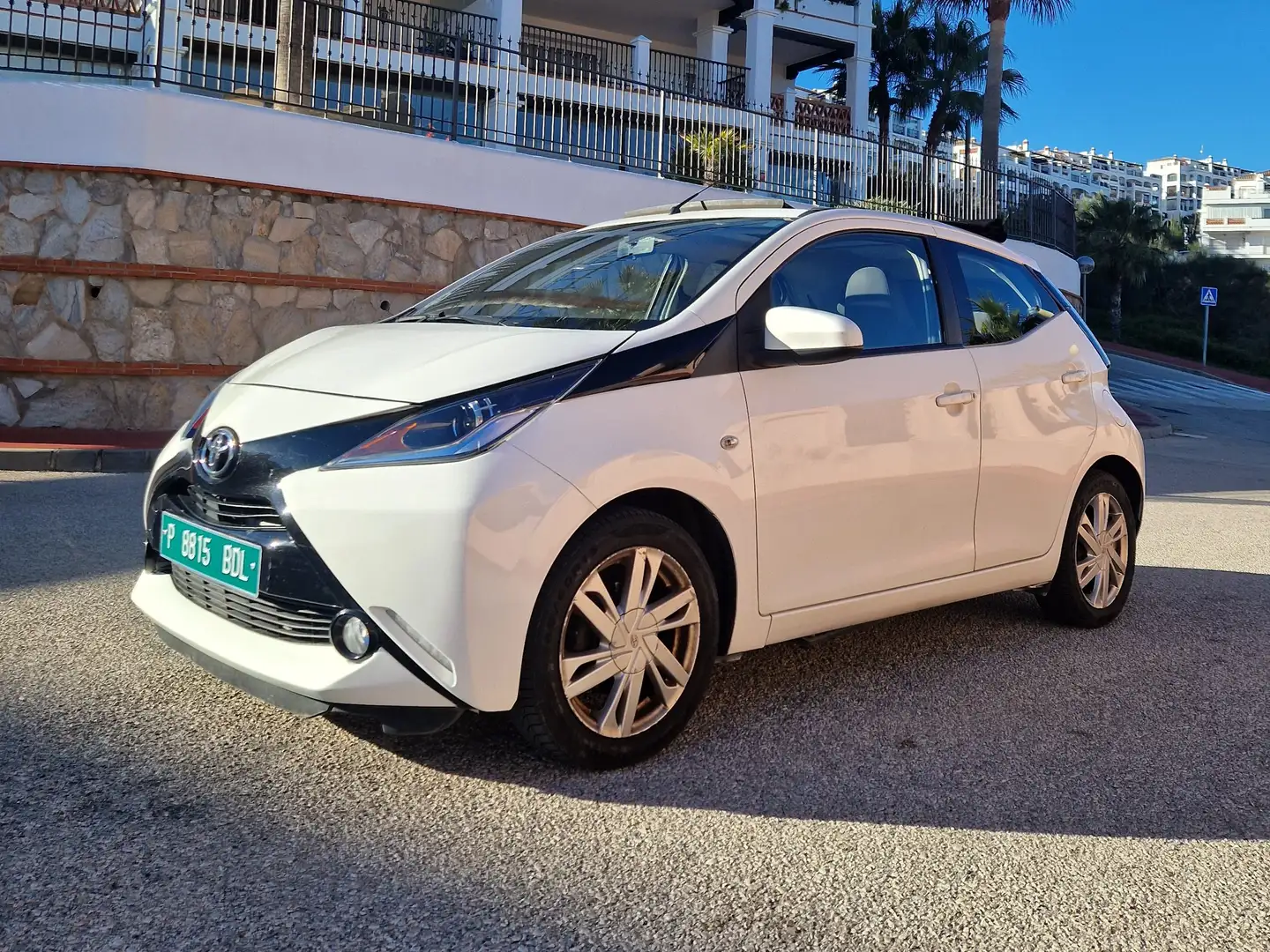 Toyota Aygo x-sky Weiß - 2