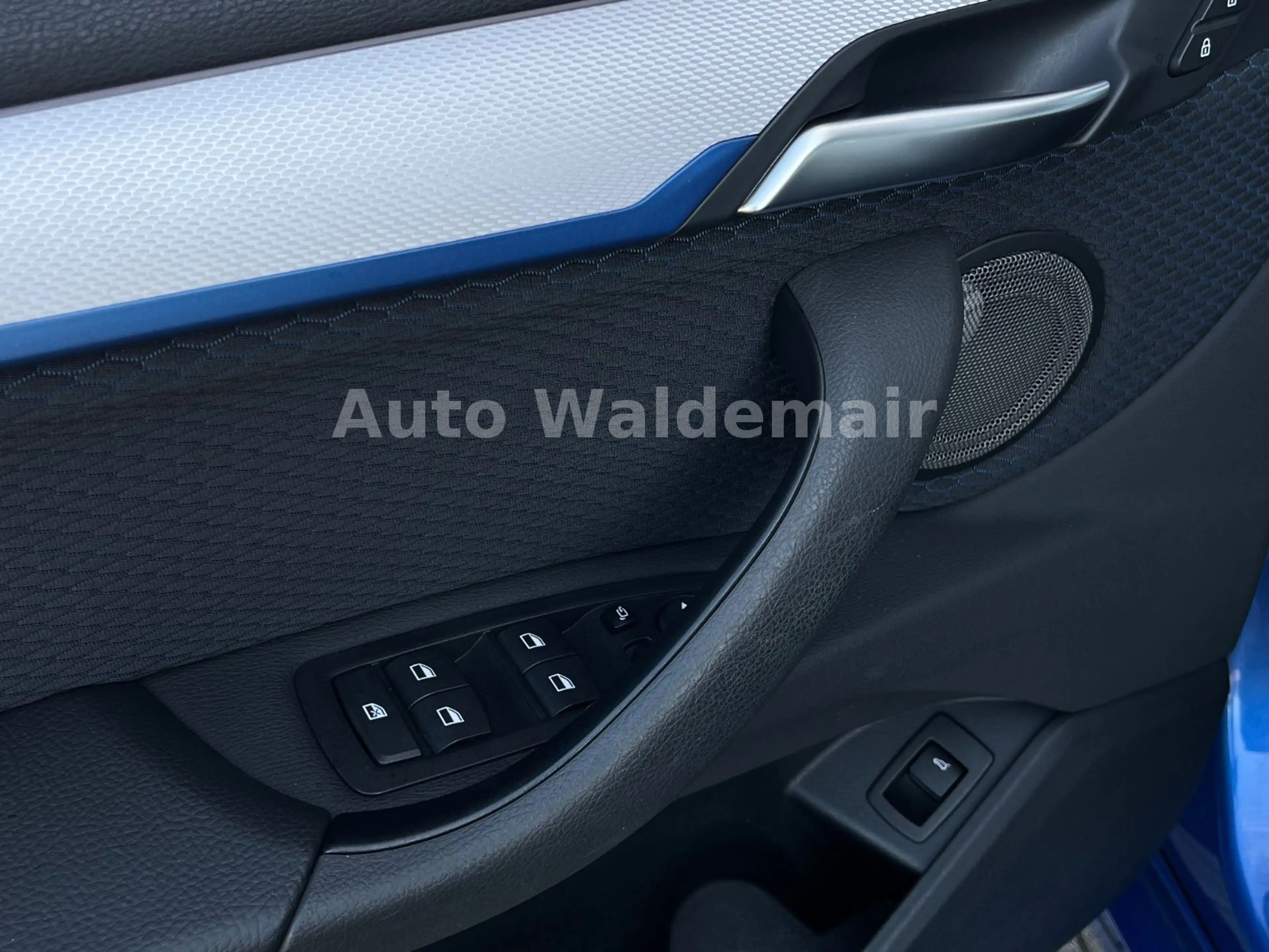 BMW X1 xDrive 20 i M Sport HUD Navi Pano Sound — photo 4
