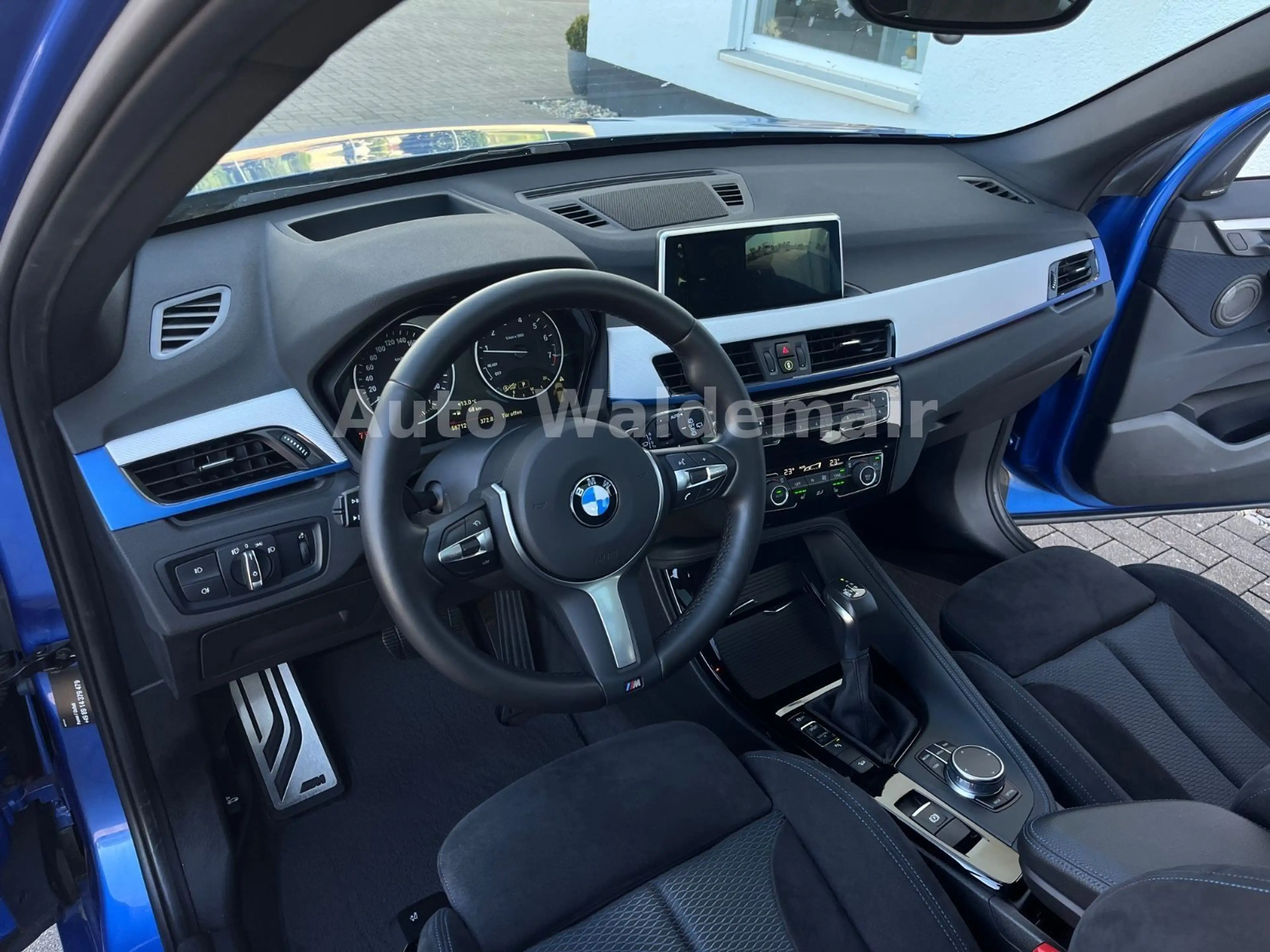 BMW X1 xDrive 20 i M Sport HUD Navi Pano Sound — photo 3