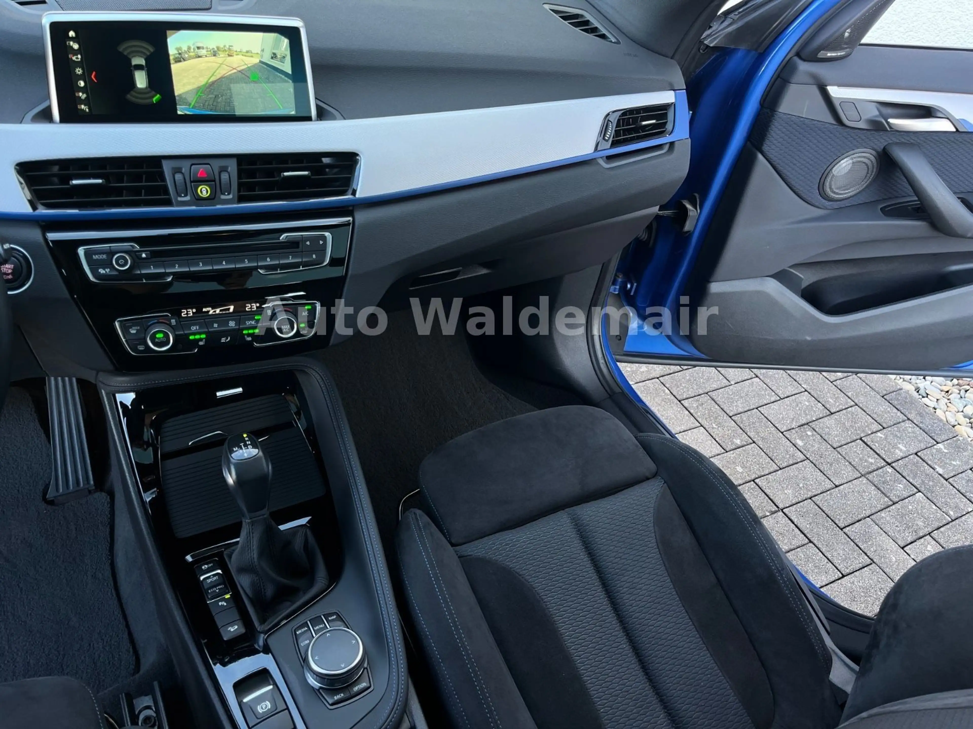 BMW X1 xDrive 20 i M Sport HUD Navi Pano Sound — photo 7