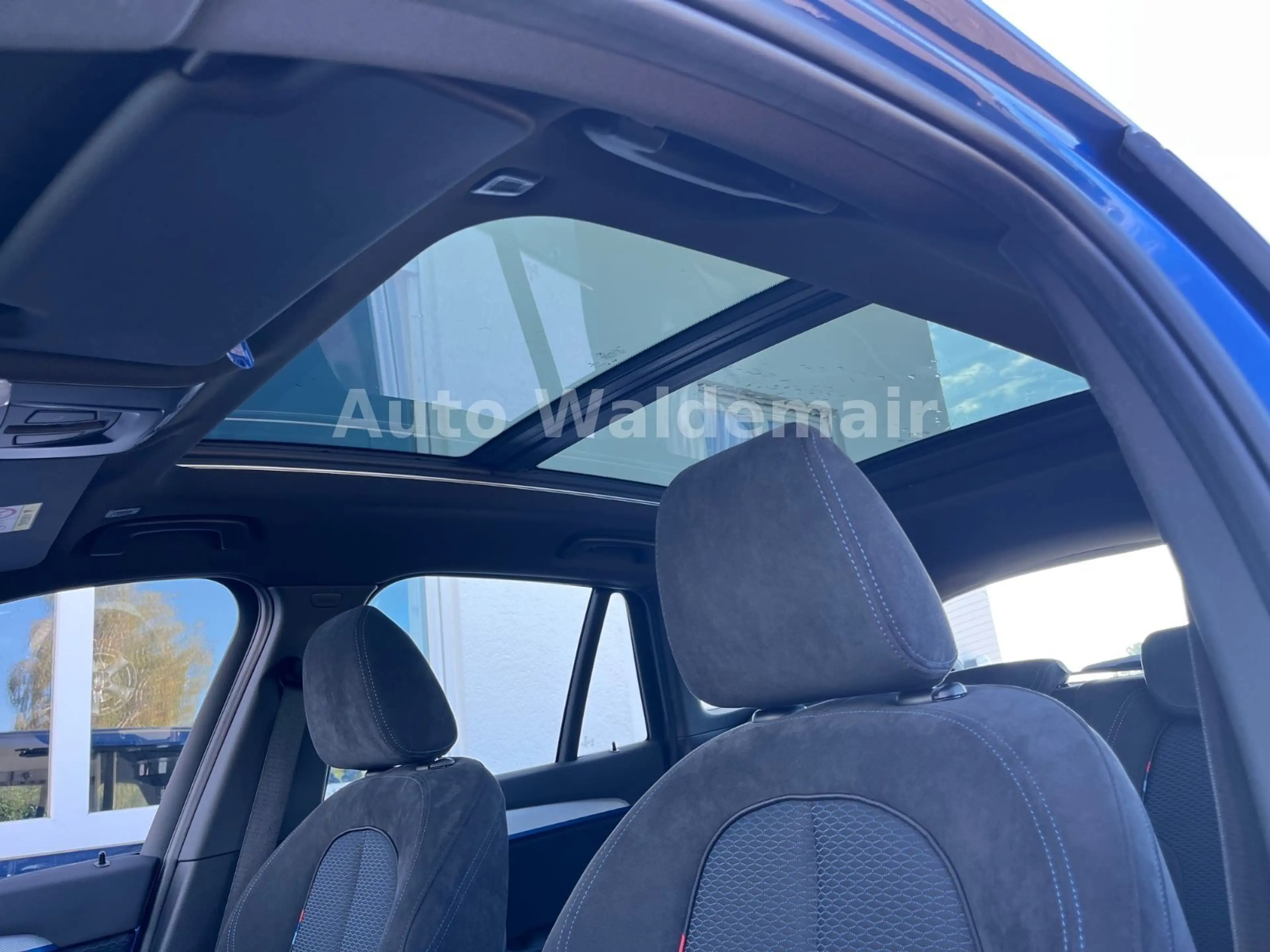 BMW X1 xDrive 20 i M Sport HUD Navi Pano Sound — photo 15