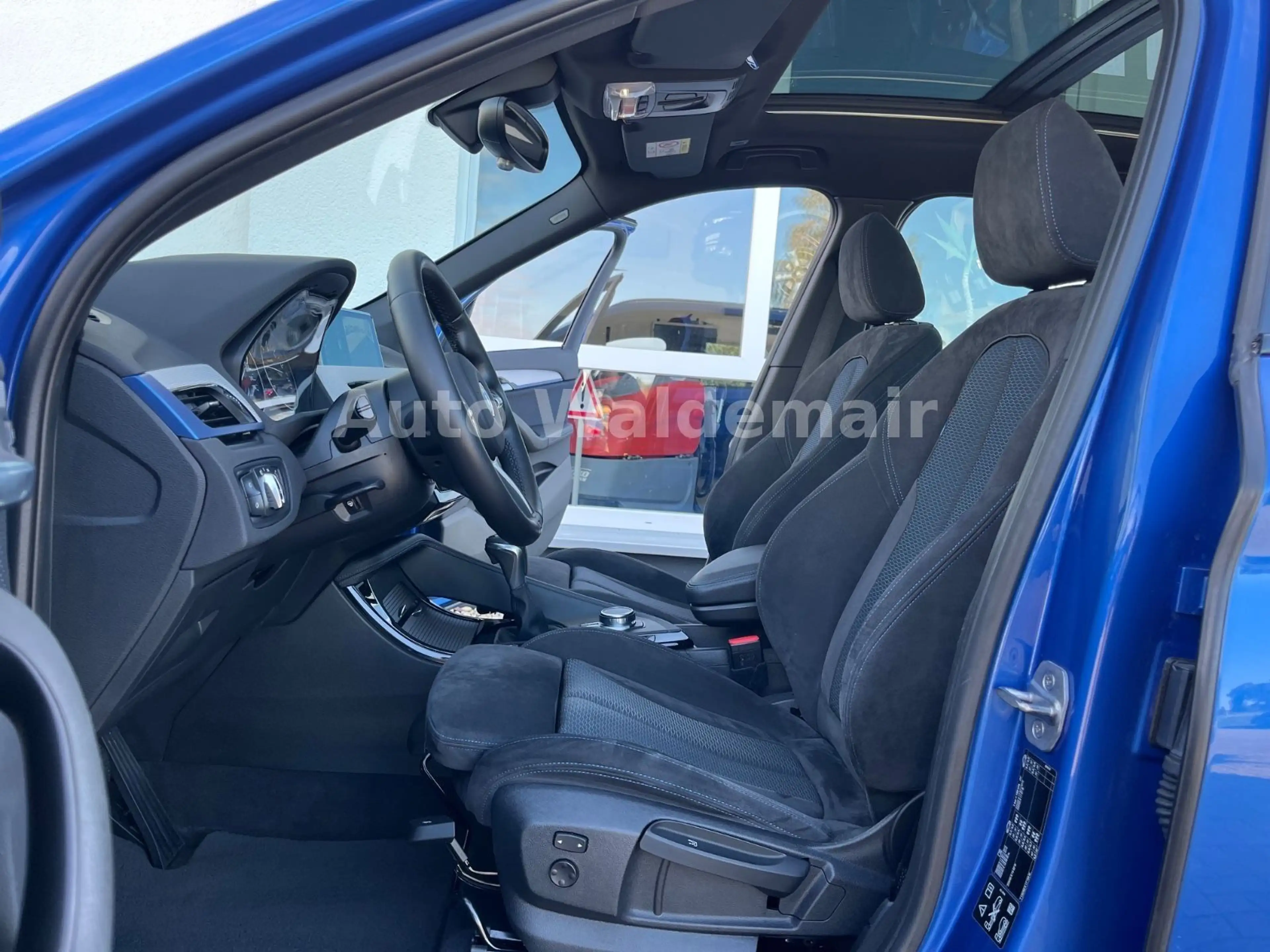 BMW X1 xDrive 20 i M Sport HUD Navi Pano Sound — photo 2