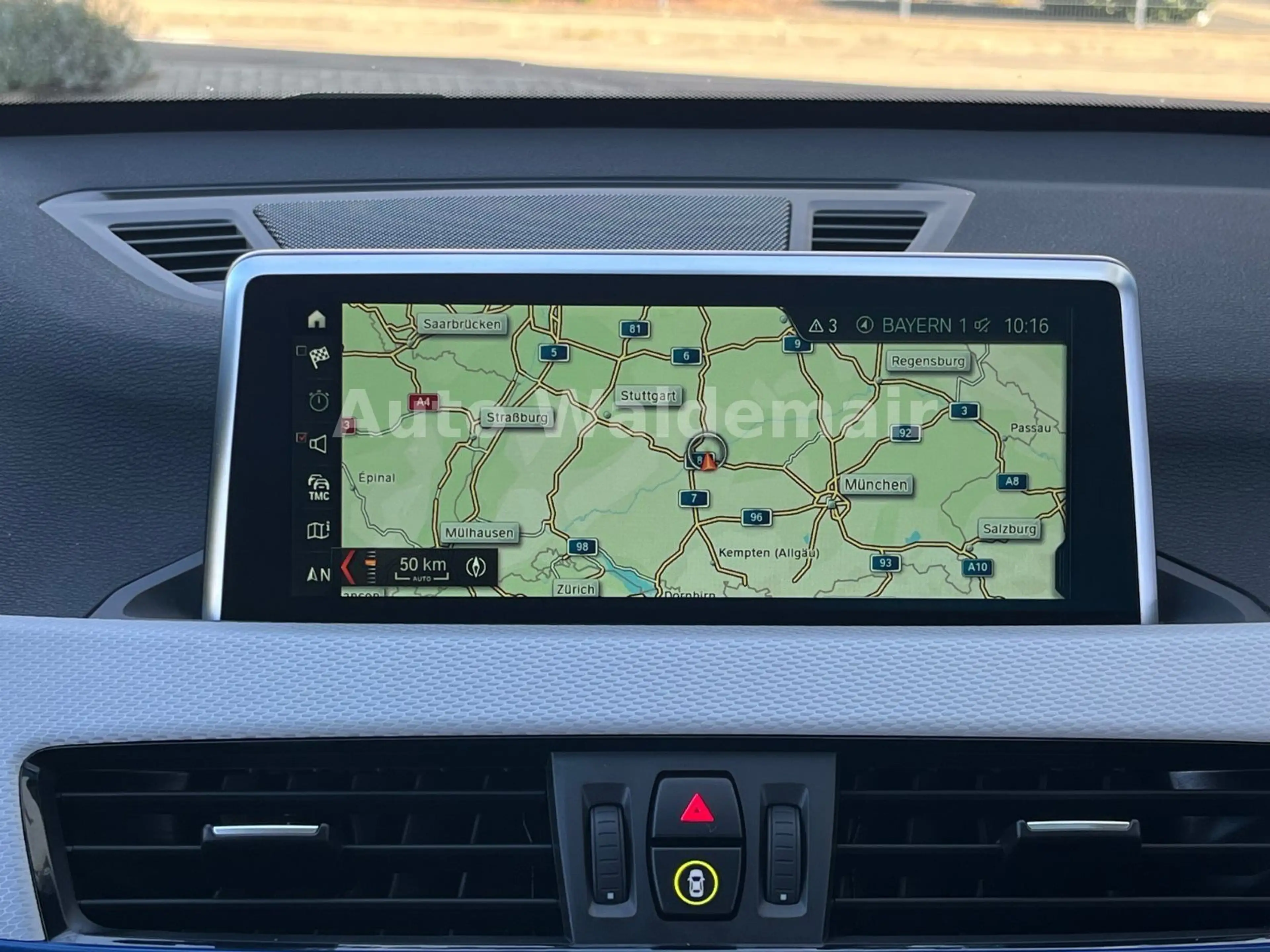 BMW X1 xDrive 20 i M Sport HUD Navi Pano Sound — photo 11