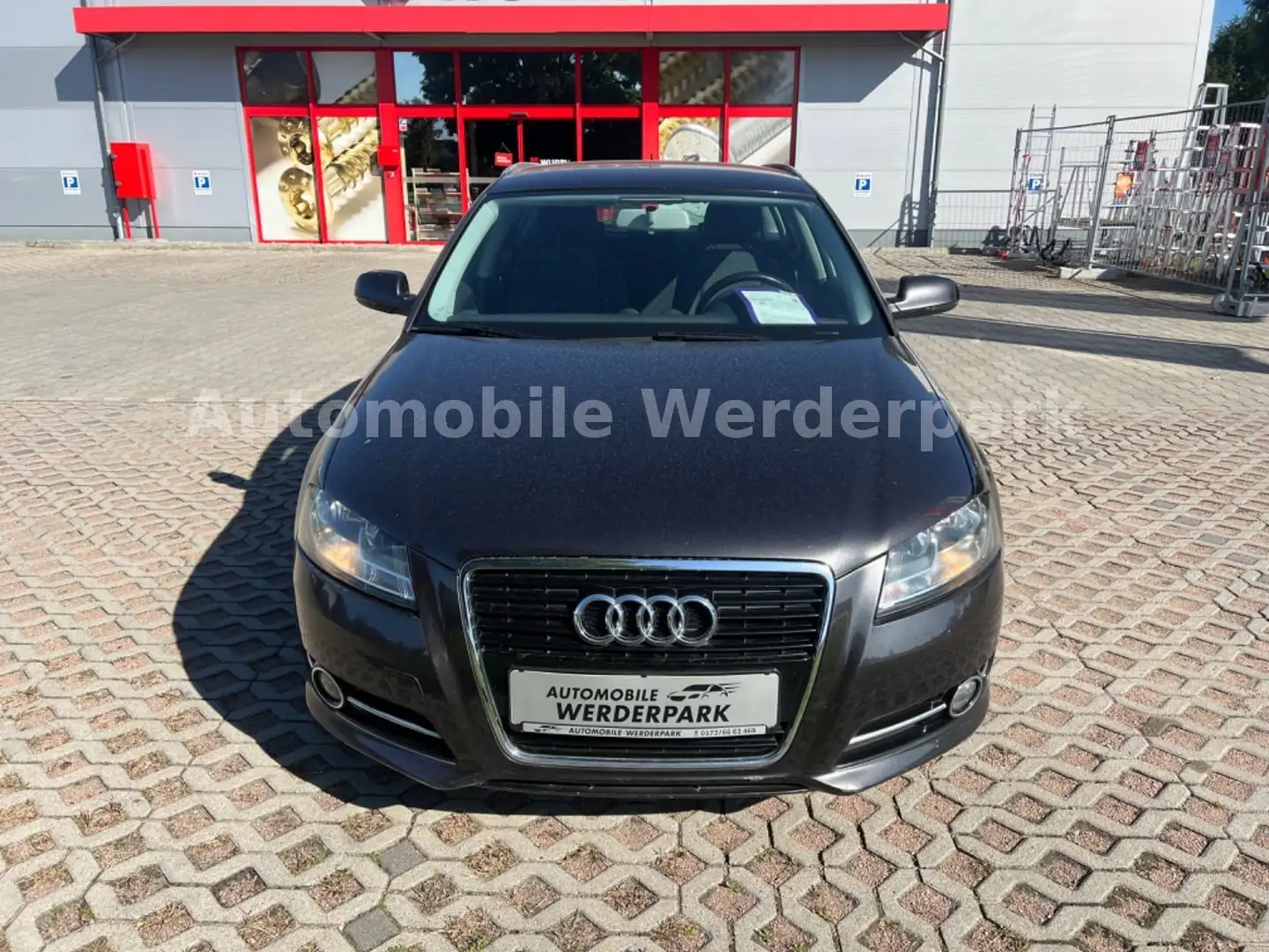 Audi A3 Sportback 1.2 TFSI Attraction Grau - 2