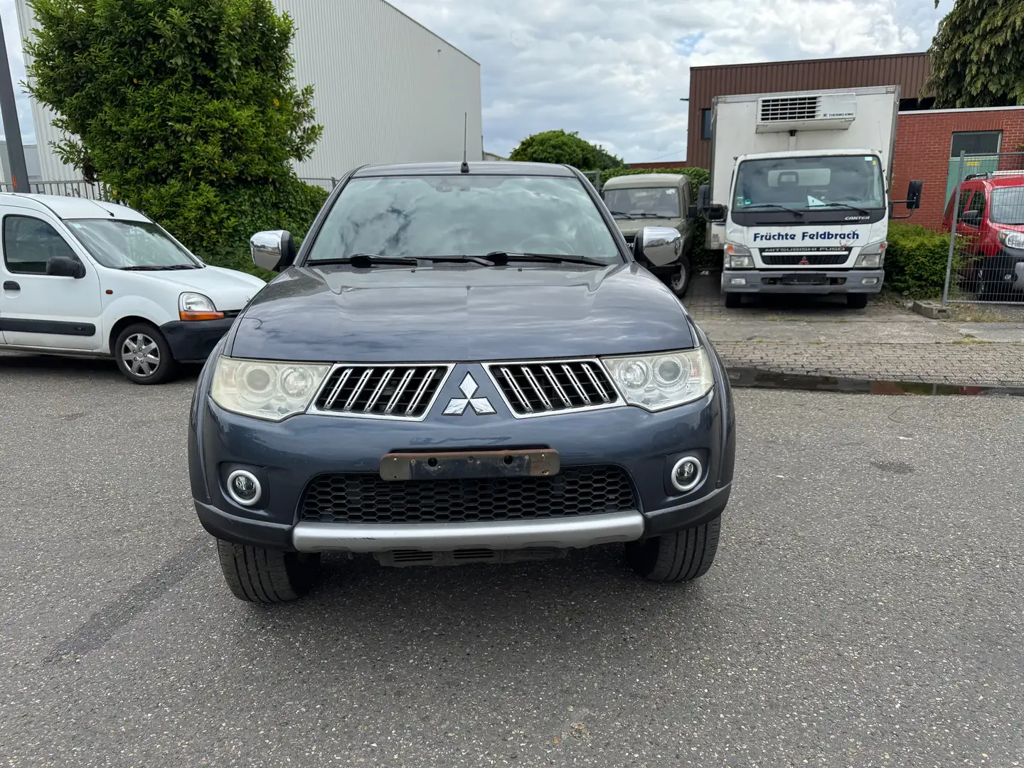 Mitsubishi L200 2.5 DI-D 4WD Intense+ Gris - 2