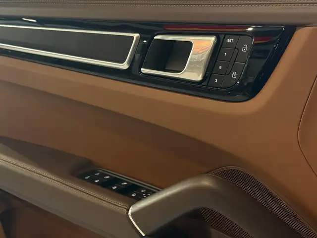 Porsche Cayenne view 11