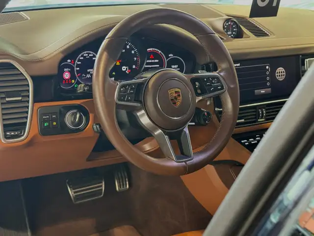Porsche Cayenne view 12