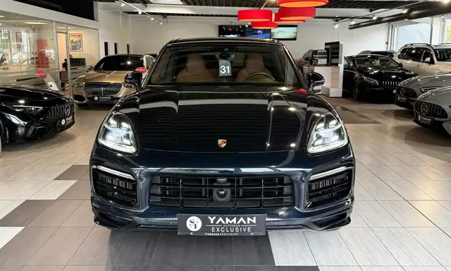 Porsche Cayenne view 3
