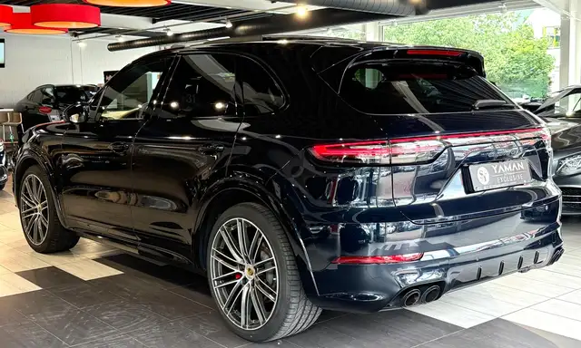 Porsche Cayenne view 8