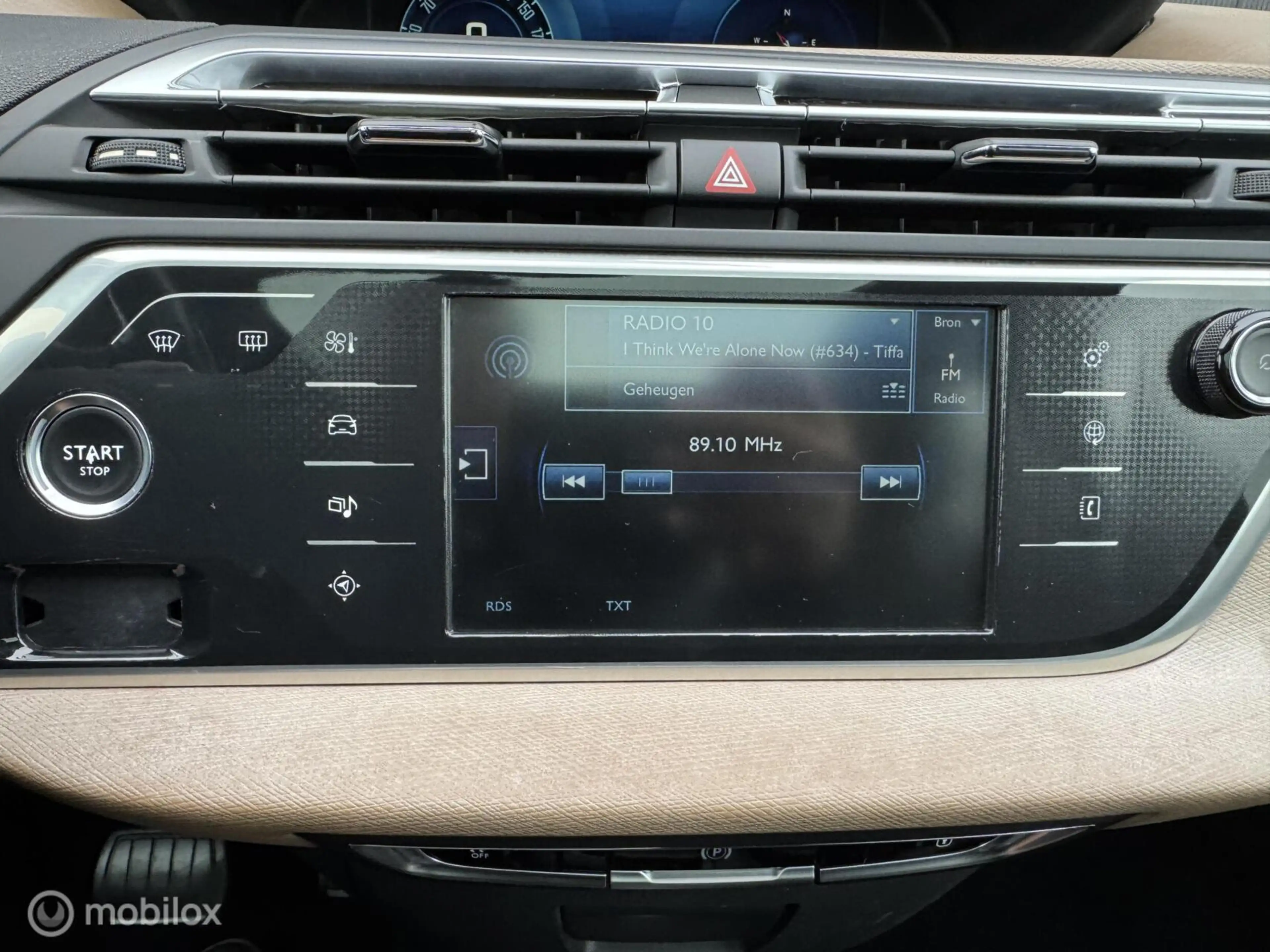 Citroen Grand C4 Picasso 1.6 e-THP Exclusive — photo 15