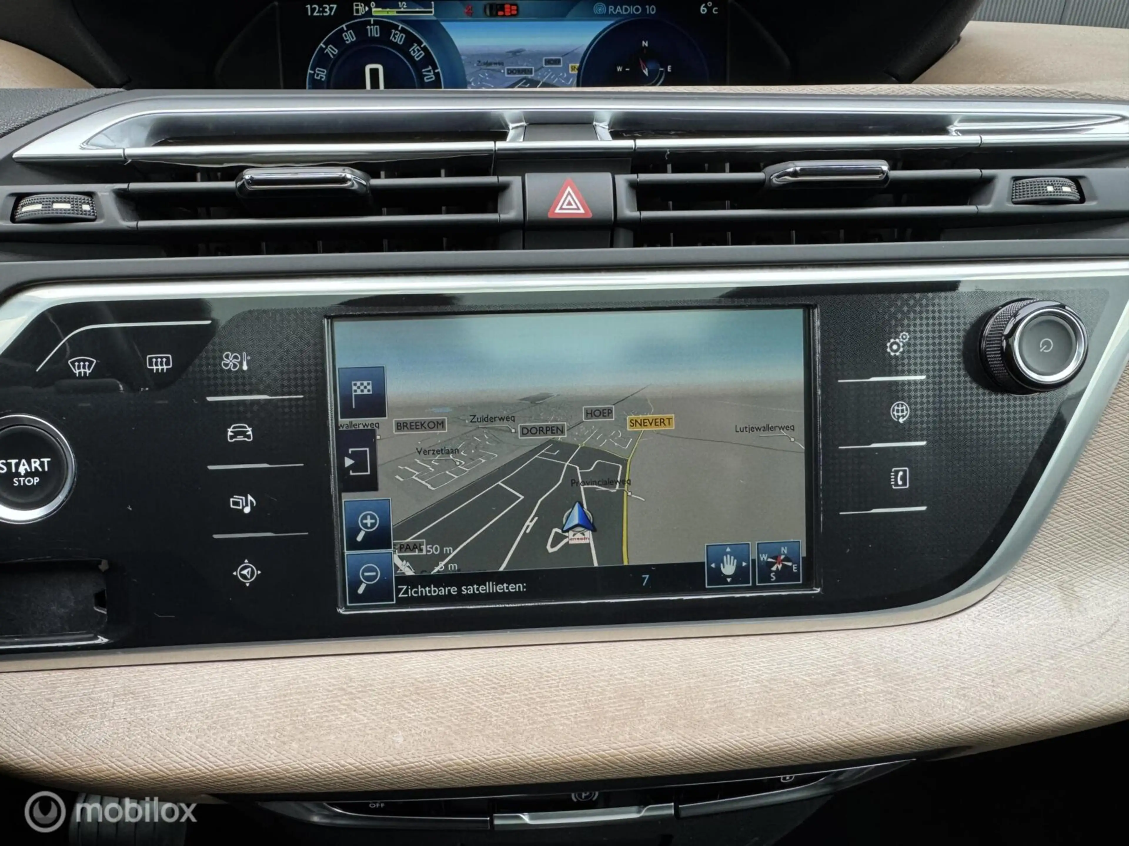 Citroen Grand C4 Picasso 1.6 e-THP Exclusive — photo 13