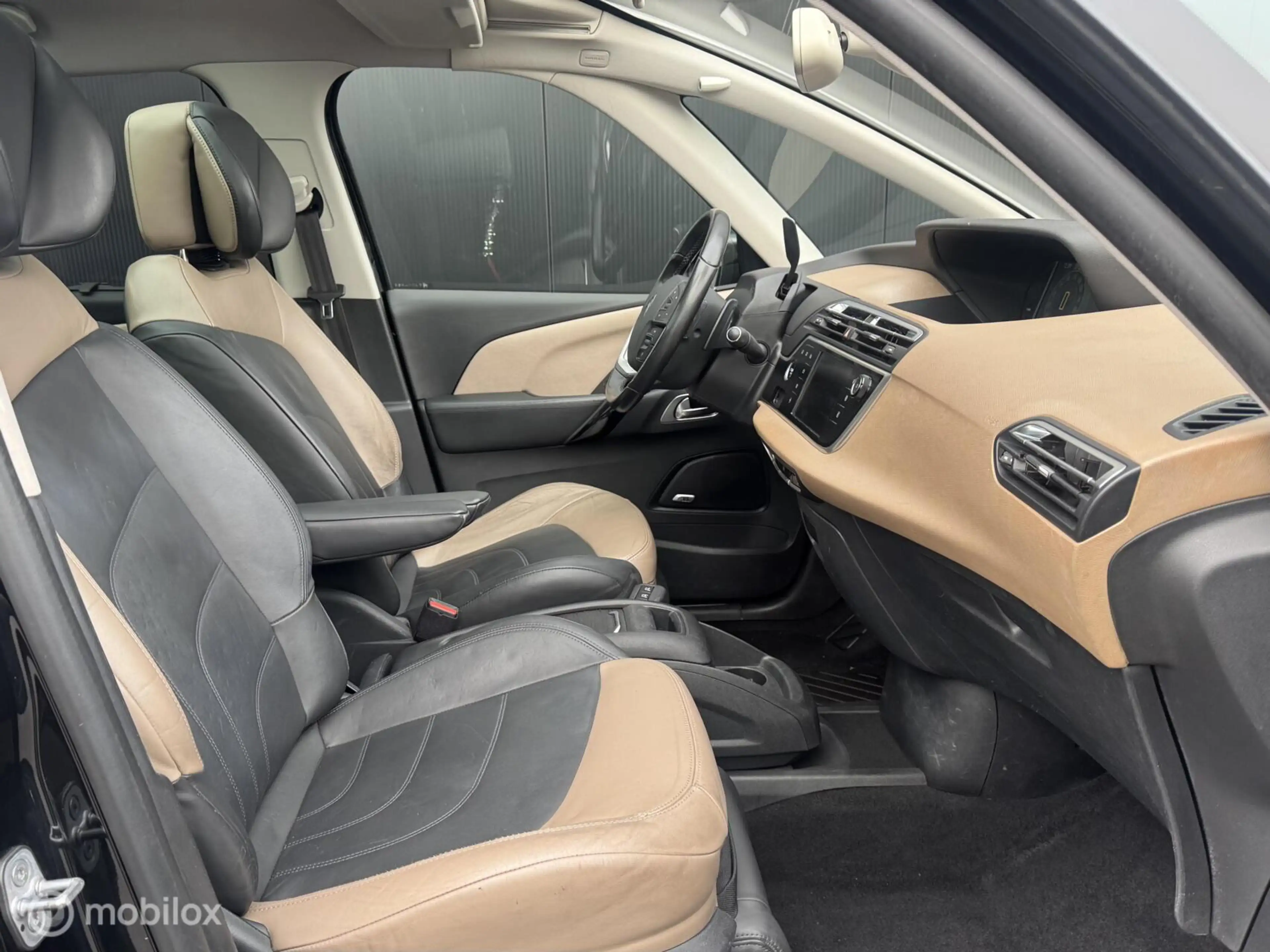 Citroen Grand C4 Picasso 1.6 e-THP Exclusive — photo 9