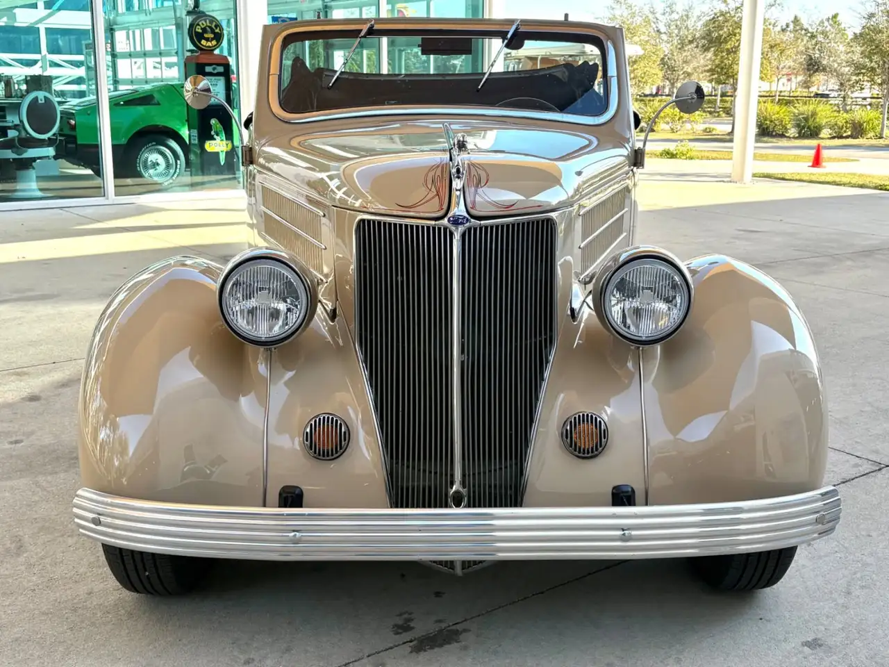 Ford Deluxe, foto 2