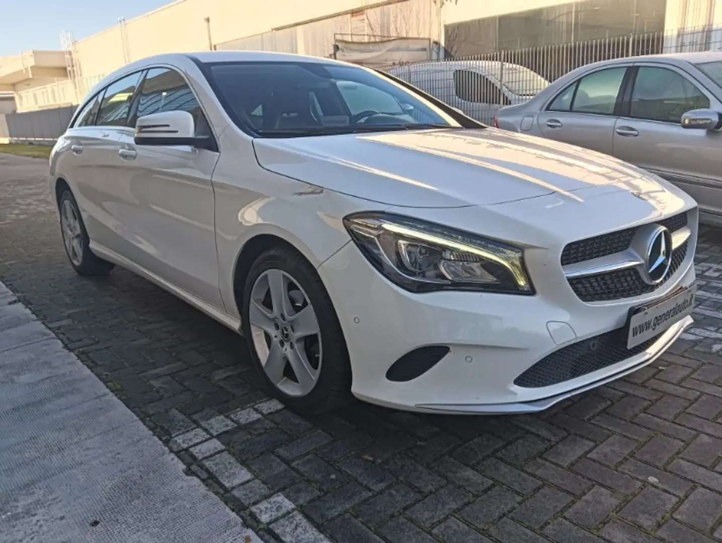 Mercedes-Benz CLA 200 d S.W. Automatic Premium Blanc - 2