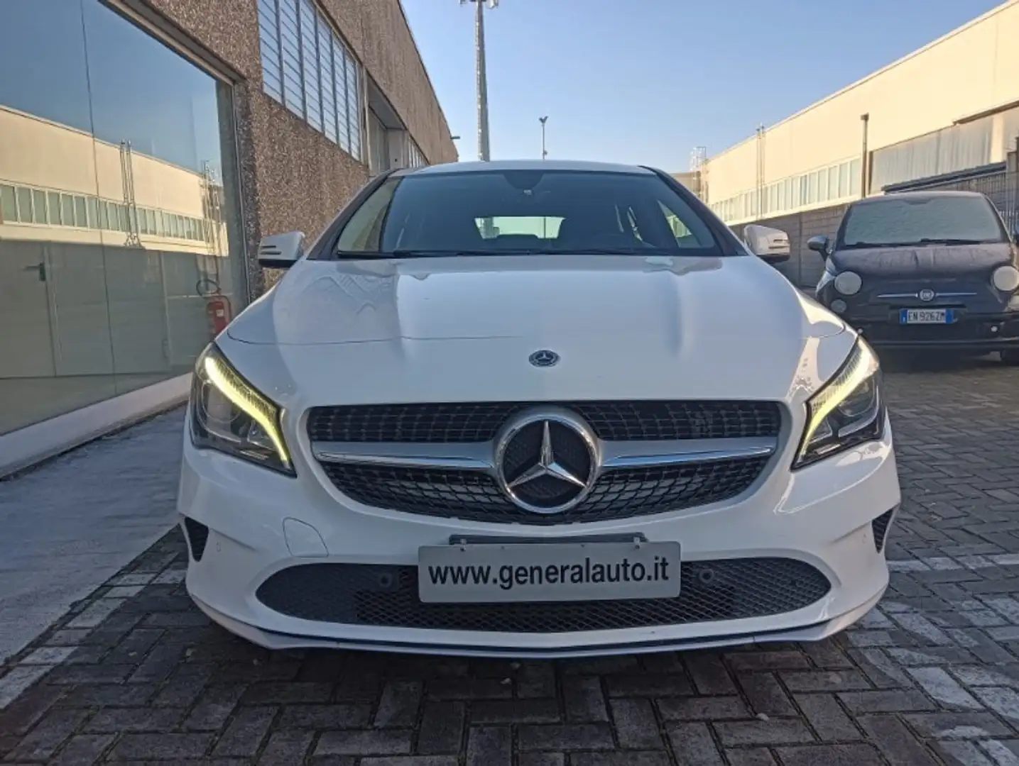 Mercedes-Benz CLA 200 d S.W. Automatic Premium Blanc - 1
