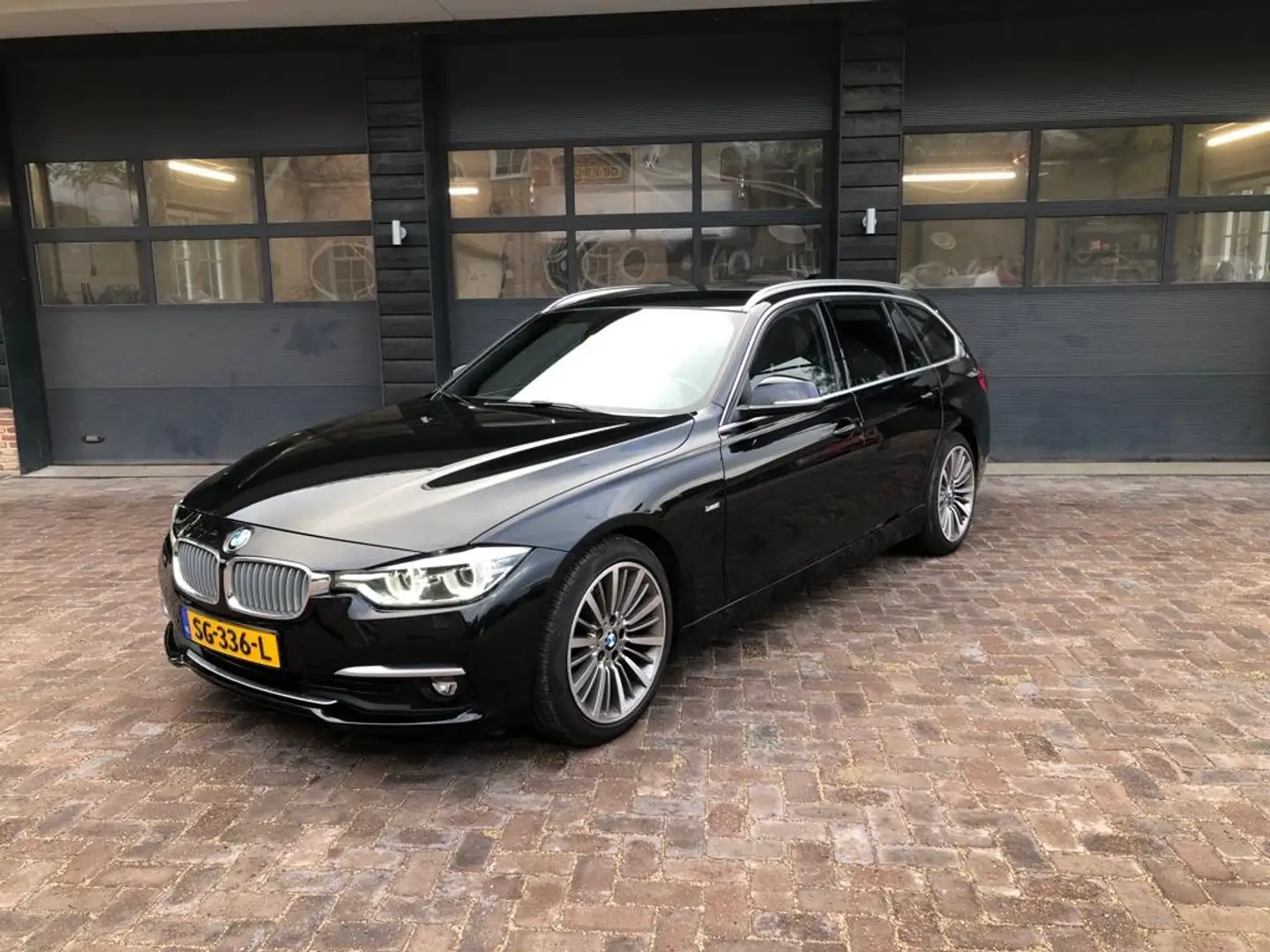 BMW 320 320D EDE Lux.Ed Schwarz - 2