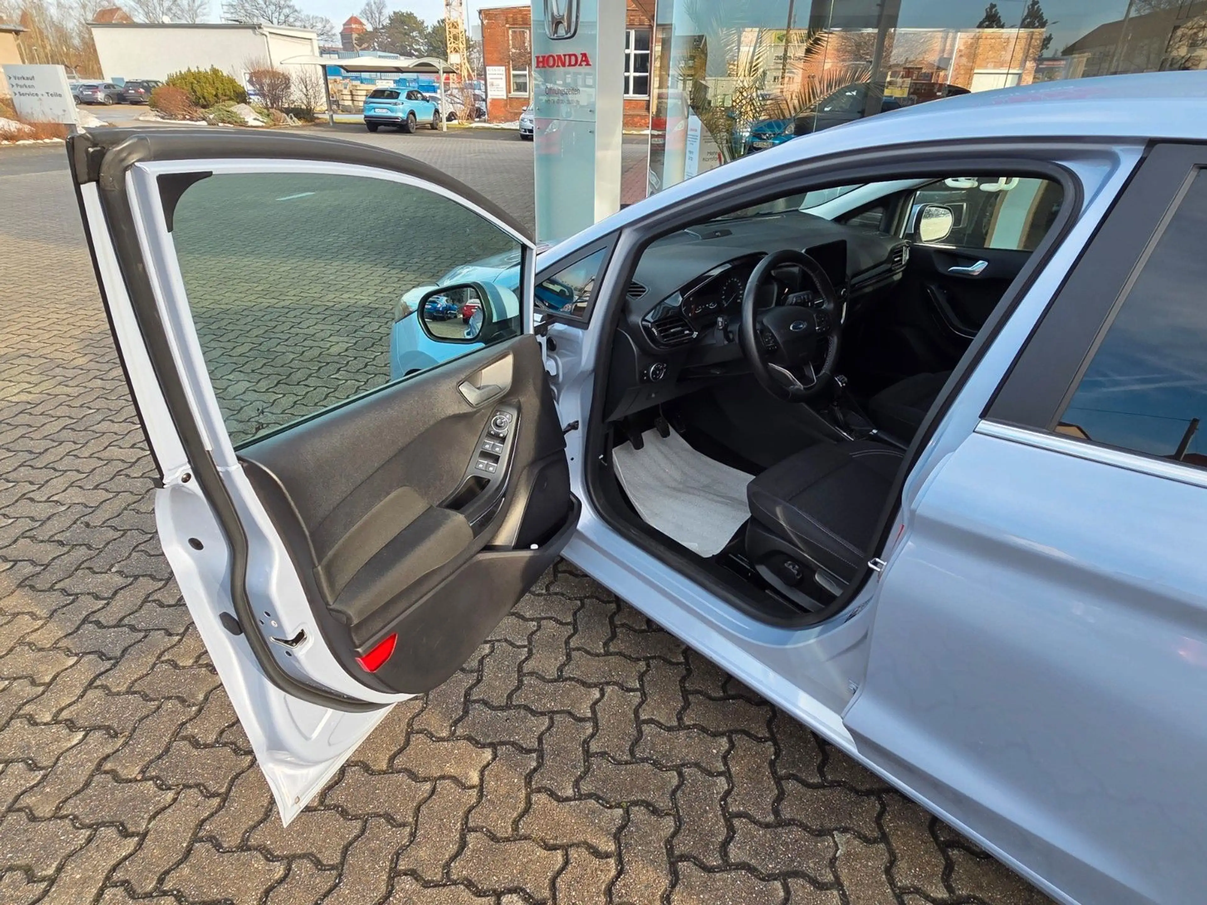 Ford Fiesta 1,0 EcoBoost 74 KW Titanium X AHK — photo 14