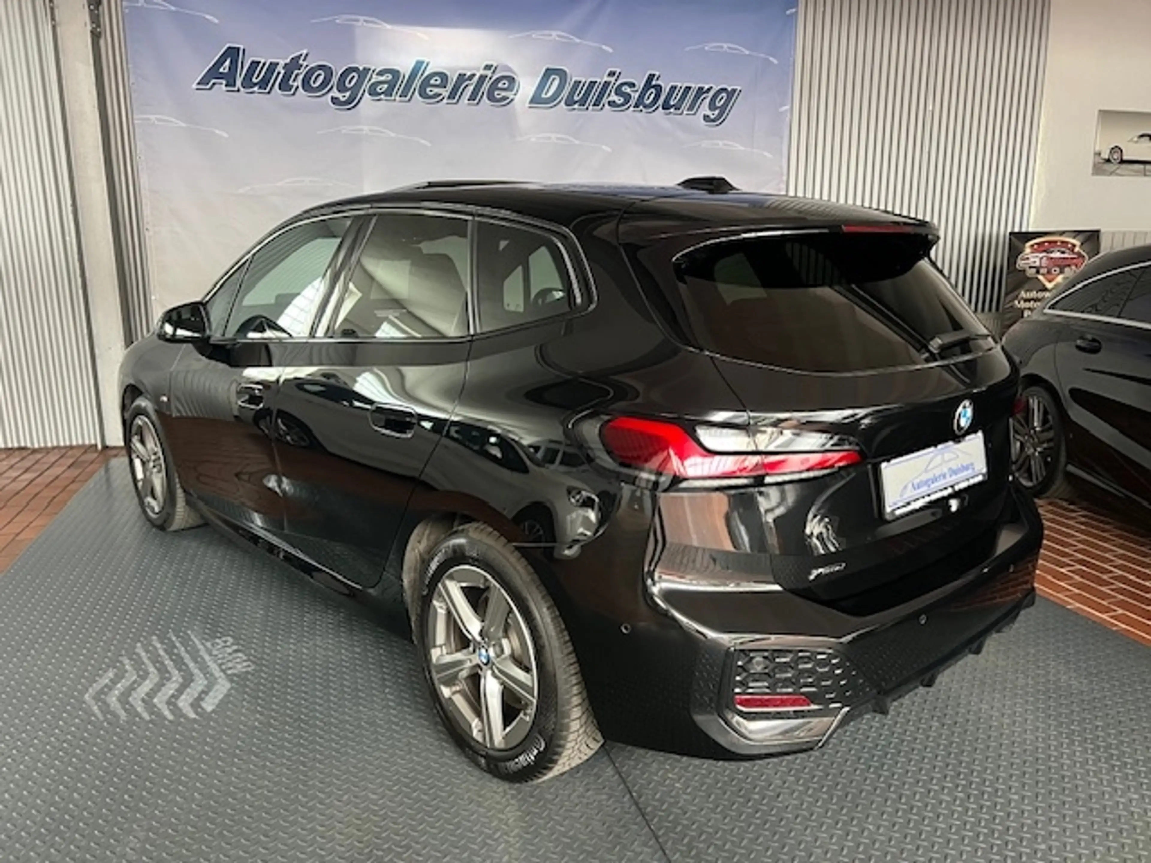 BMW 223 Active Tourer M Sport Pano AKH HUD AD Navi Kamera — photo 13