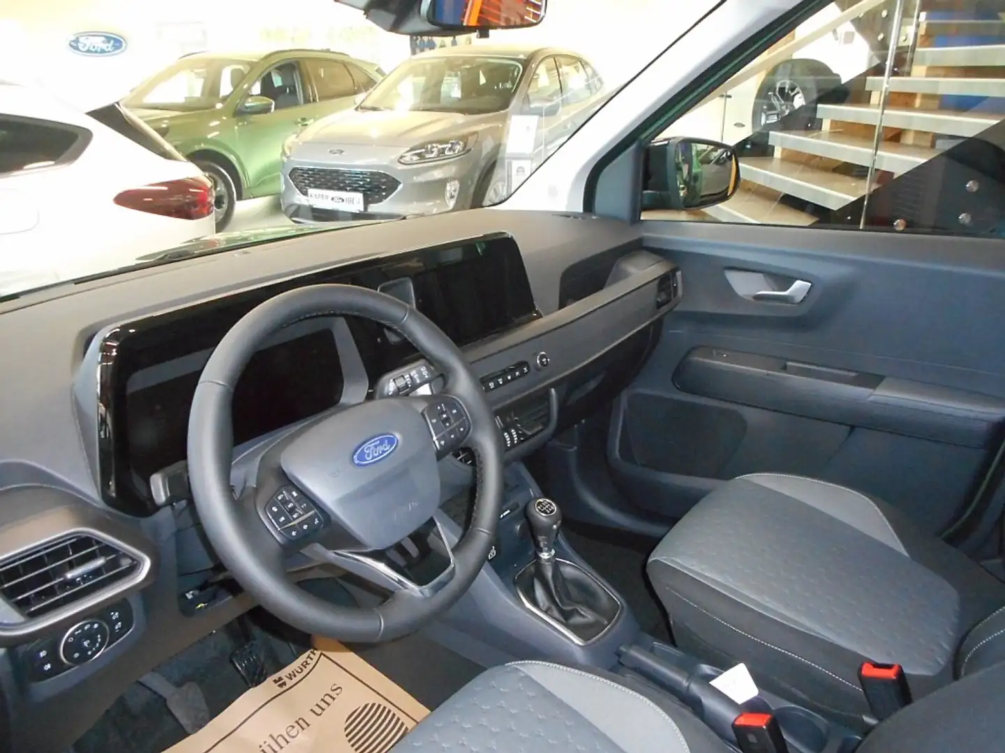 Ford Tourneo Courier 1,0 EcoBoost Titanium Grün - 2