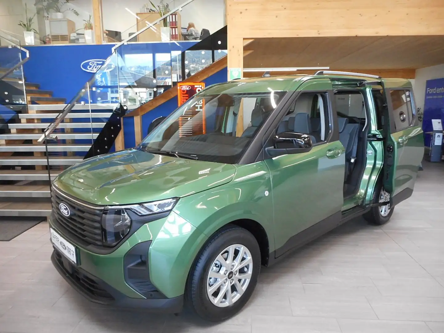 Ford Tourneo Courier 1,0 EcoBoost Titanium Grün - 1