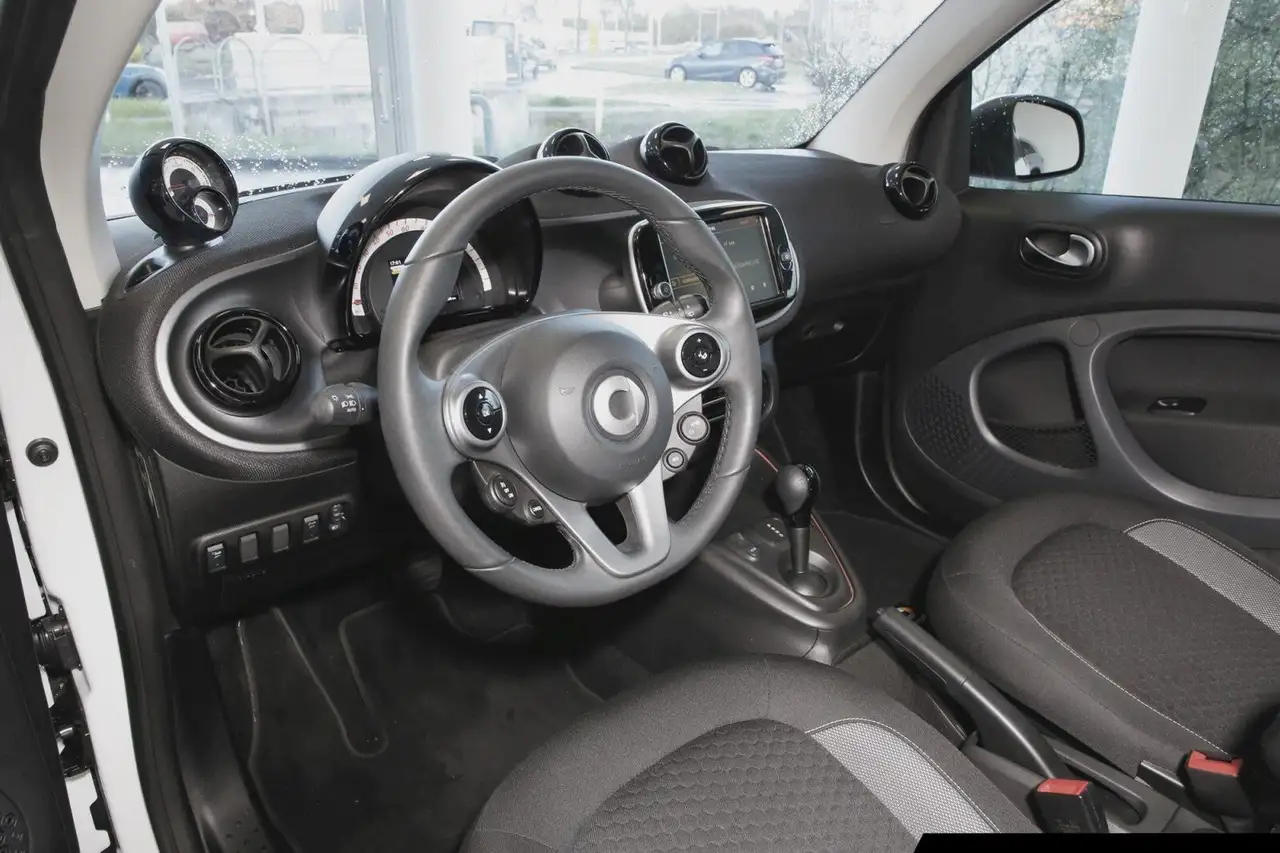smart forTwo 2024 — фото 11