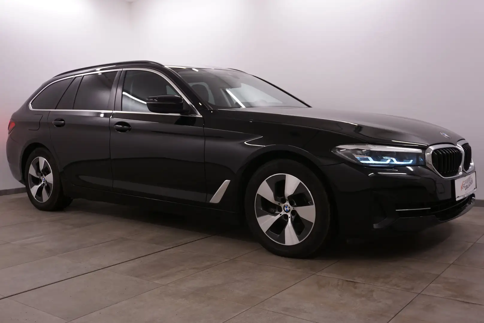 BMW 520 d xDrive // Anhängervorr.// Sportsitze// Schwarz - 1