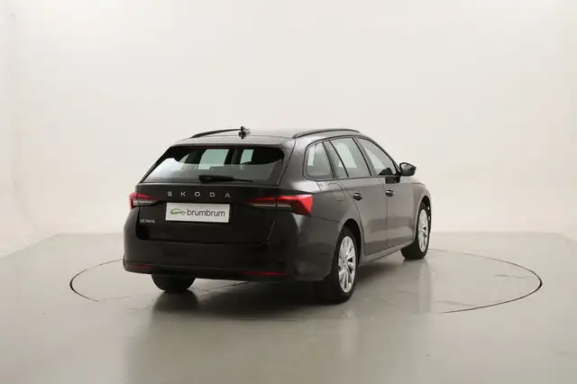 Skoda Octavia view 5