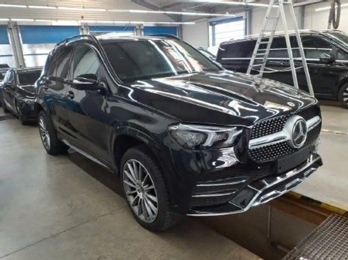 Mercedes-Benz GLE 400 d 4M+AMG+Pano+AIrM+Burm+360 Schwarz - 2