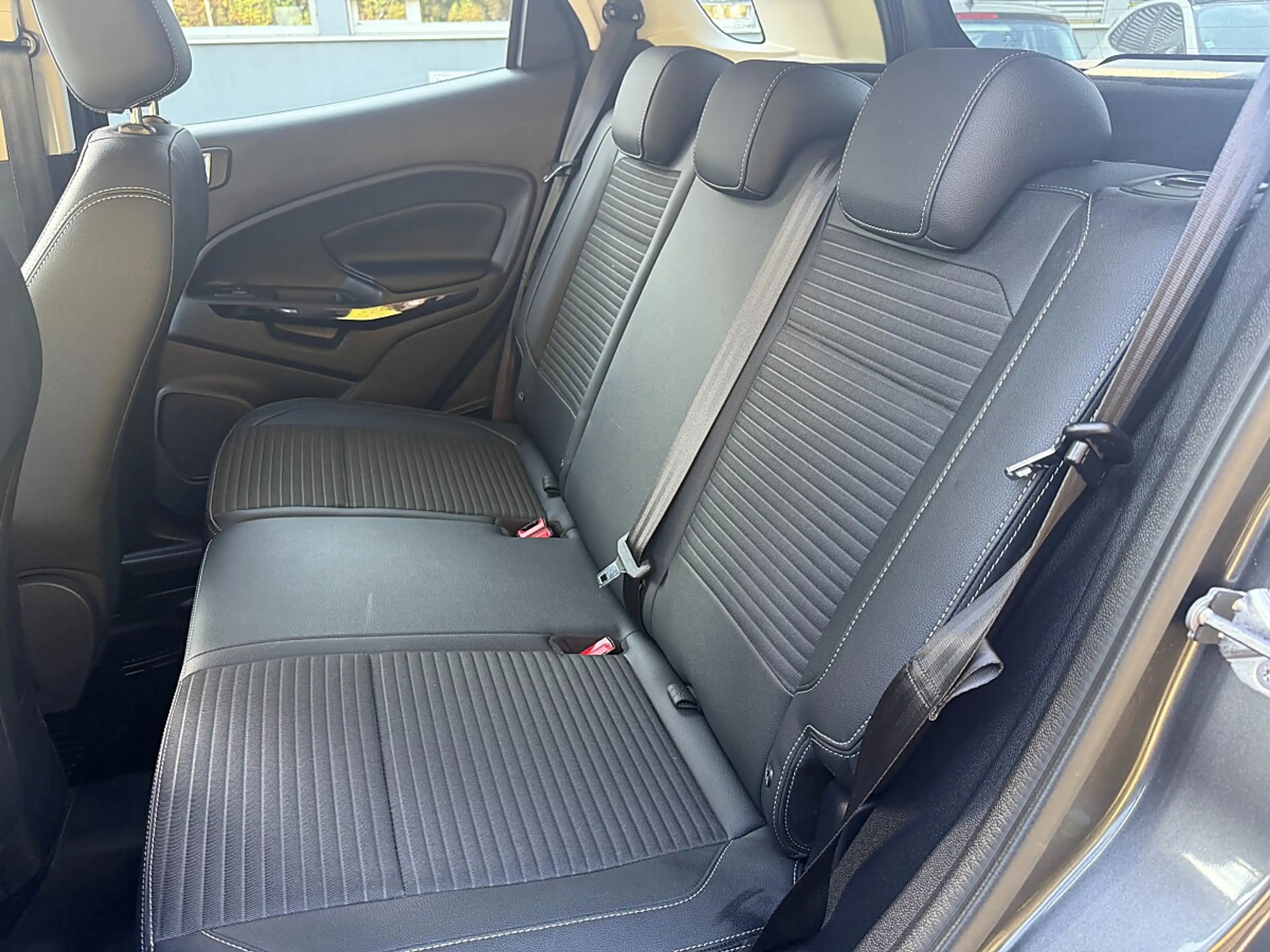 Ford EcoSport 1,0 EcoBoost Titanium — photo 6