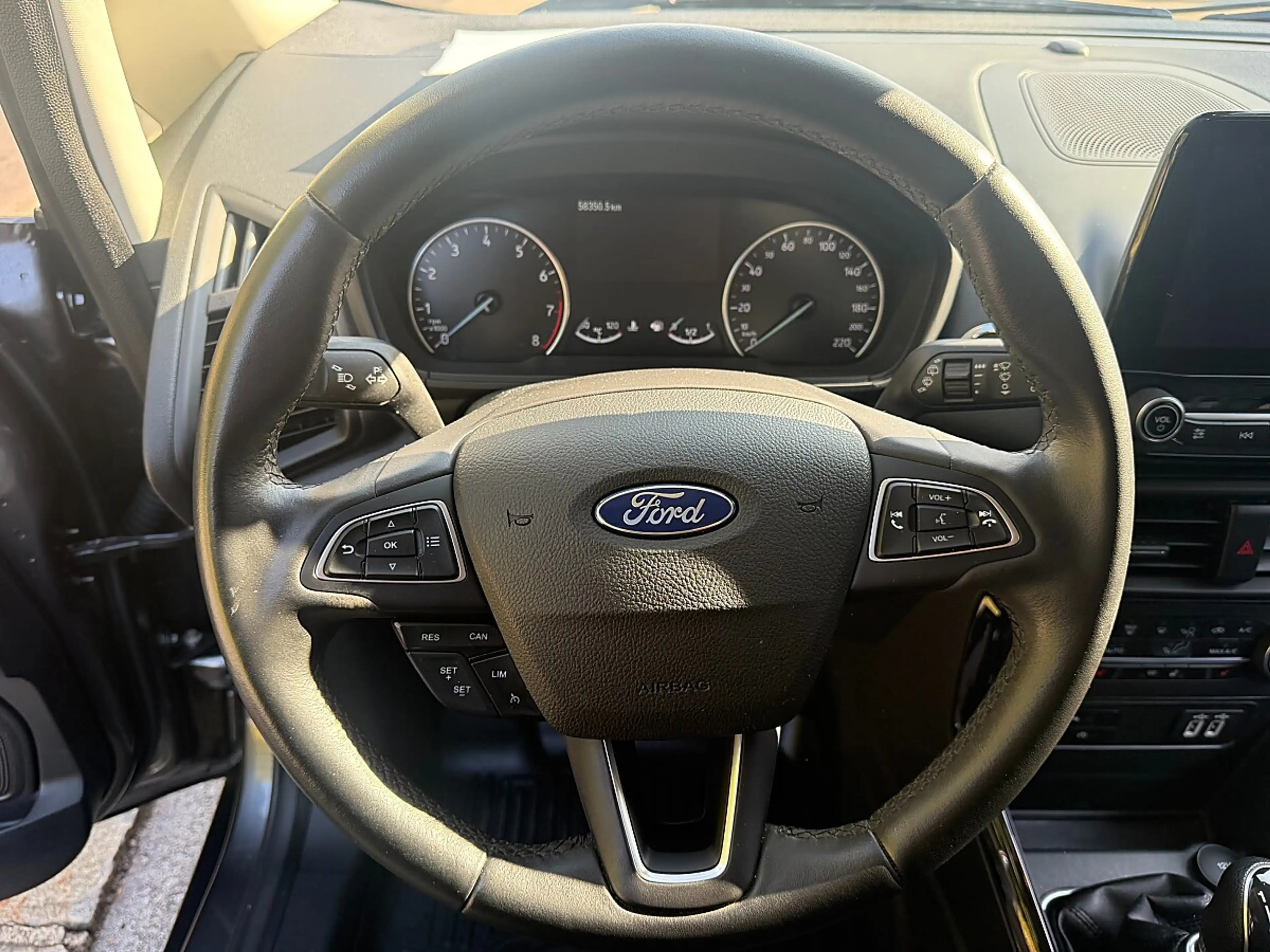 Ford EcoSport 1,0 EcoBoost Titanium — photo 9