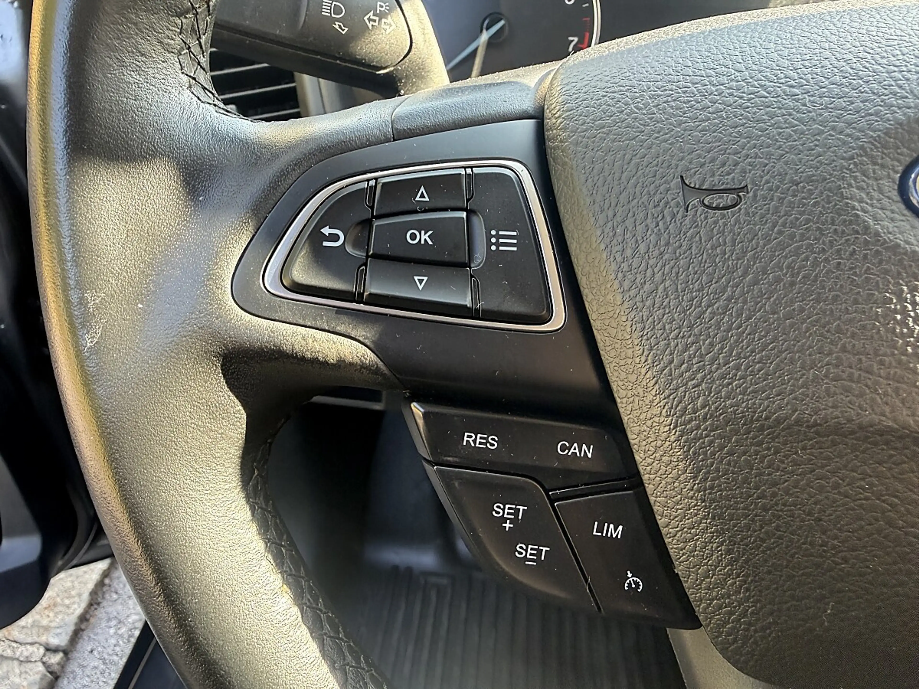 Ford EcoSport 1,0 EcoBoost Titanium — photo 10